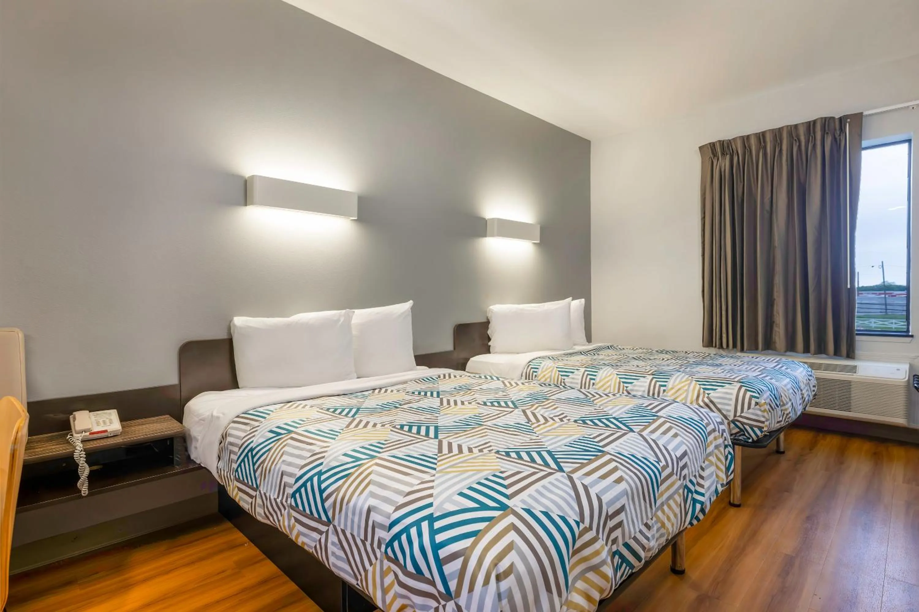 Bedroom, Bed in Motel 6 Texas City I-45