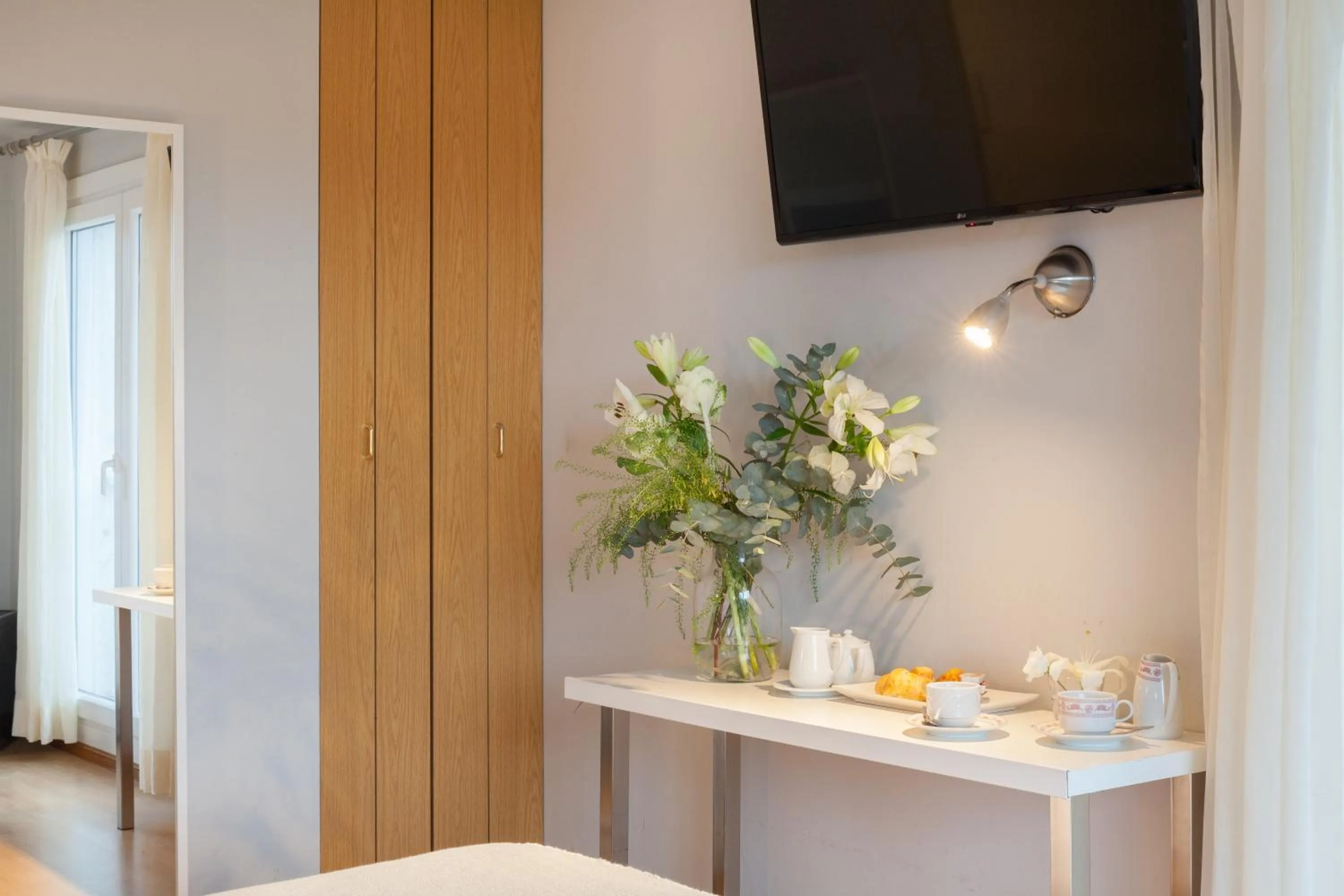 Coffee/tea facilities, Bed in Hotel Monte Ulia