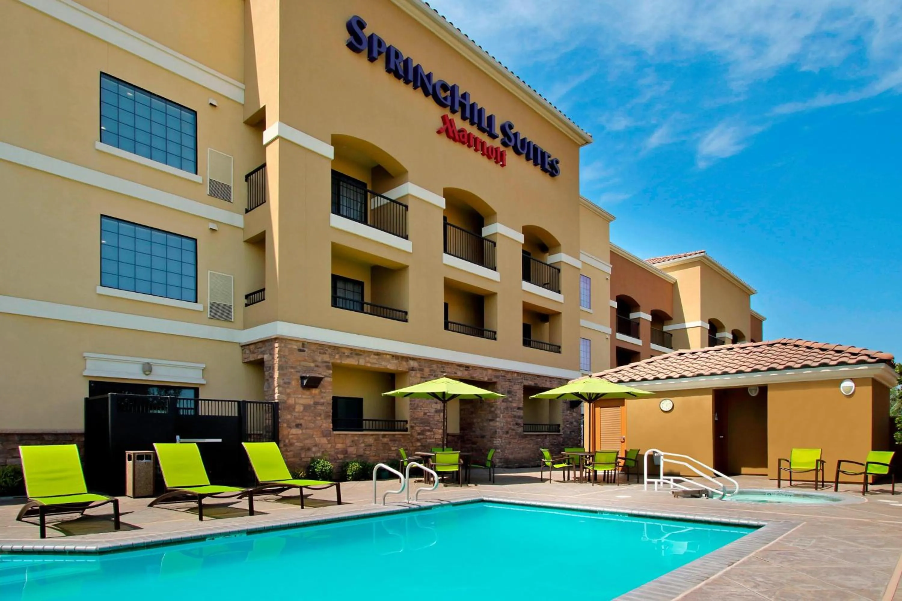 Swimming pool in SpringHill Suites by Marriott Madera