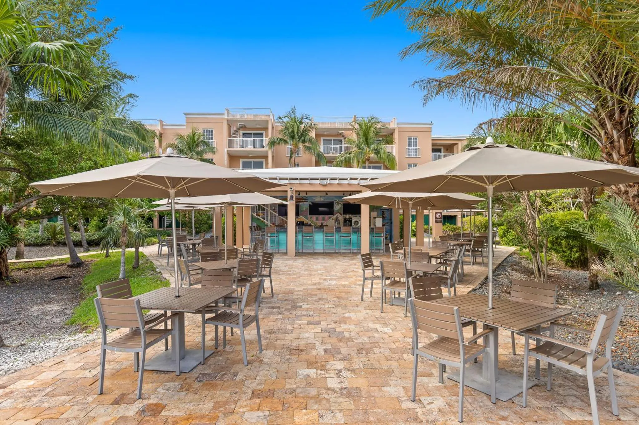 Restaurant/places to eat in Beachside Resort & Residences