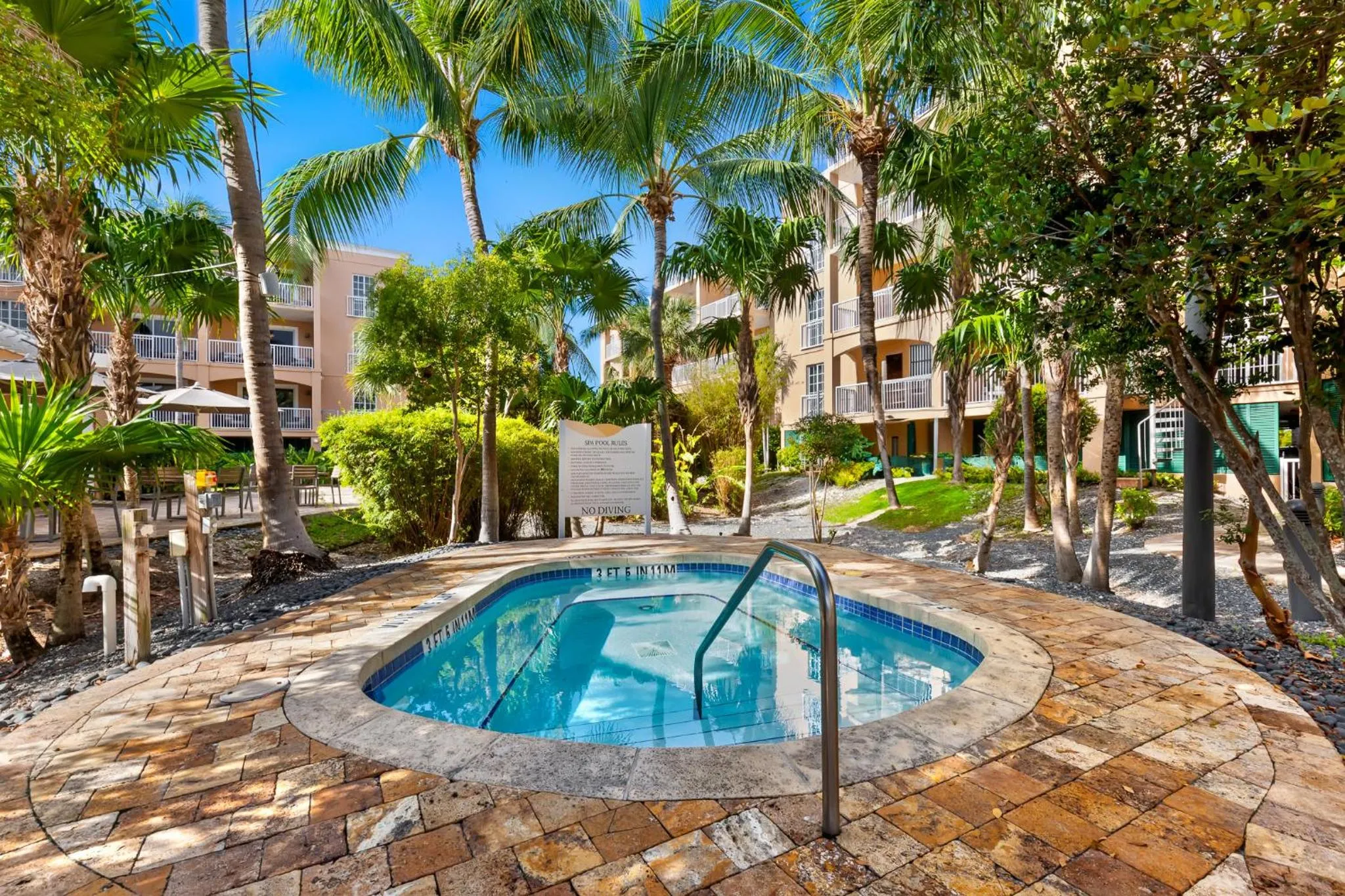 Hot Tub in Beachside Resort & Residences