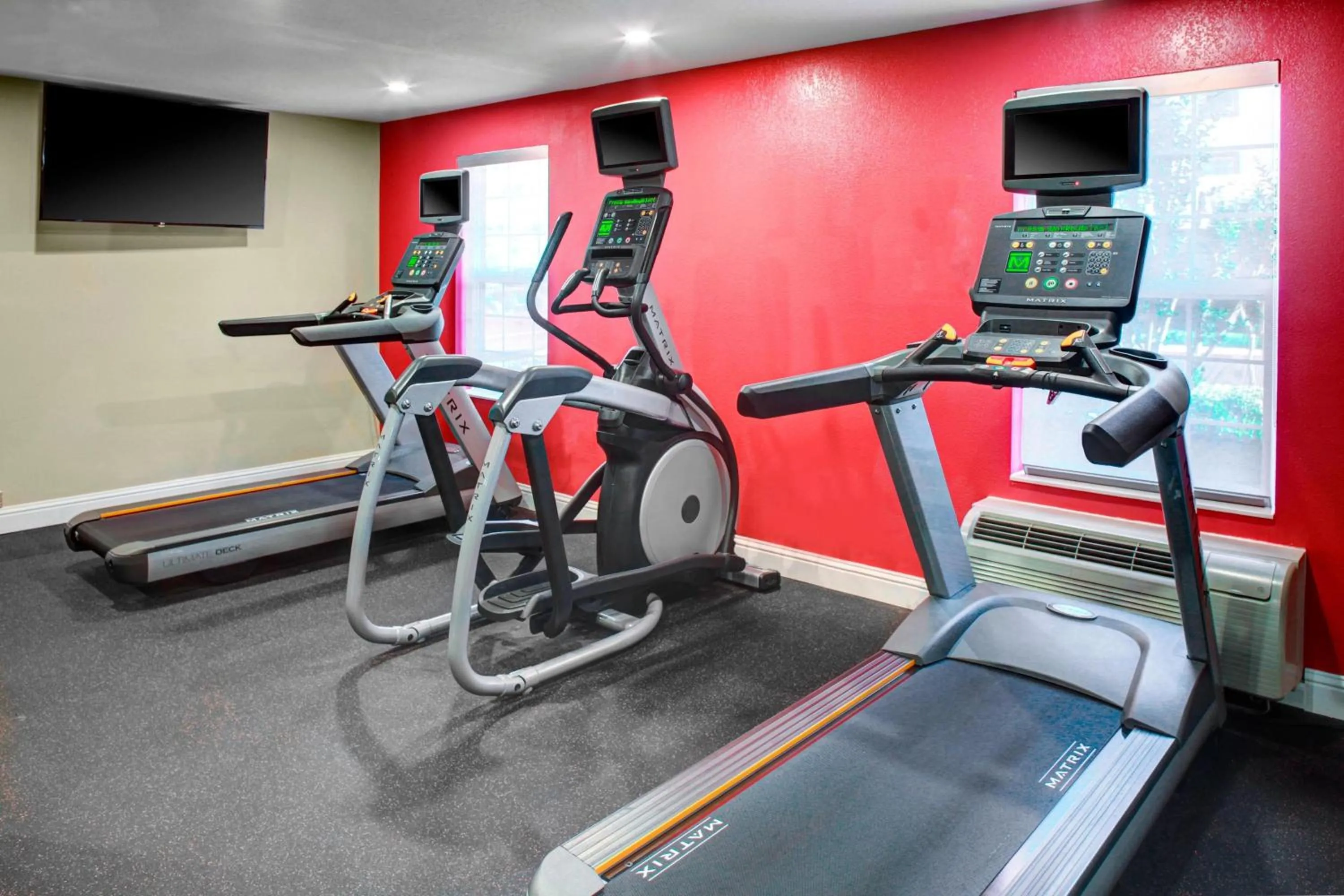 Fitness centre/facilities in TownePlace Suites Fresno