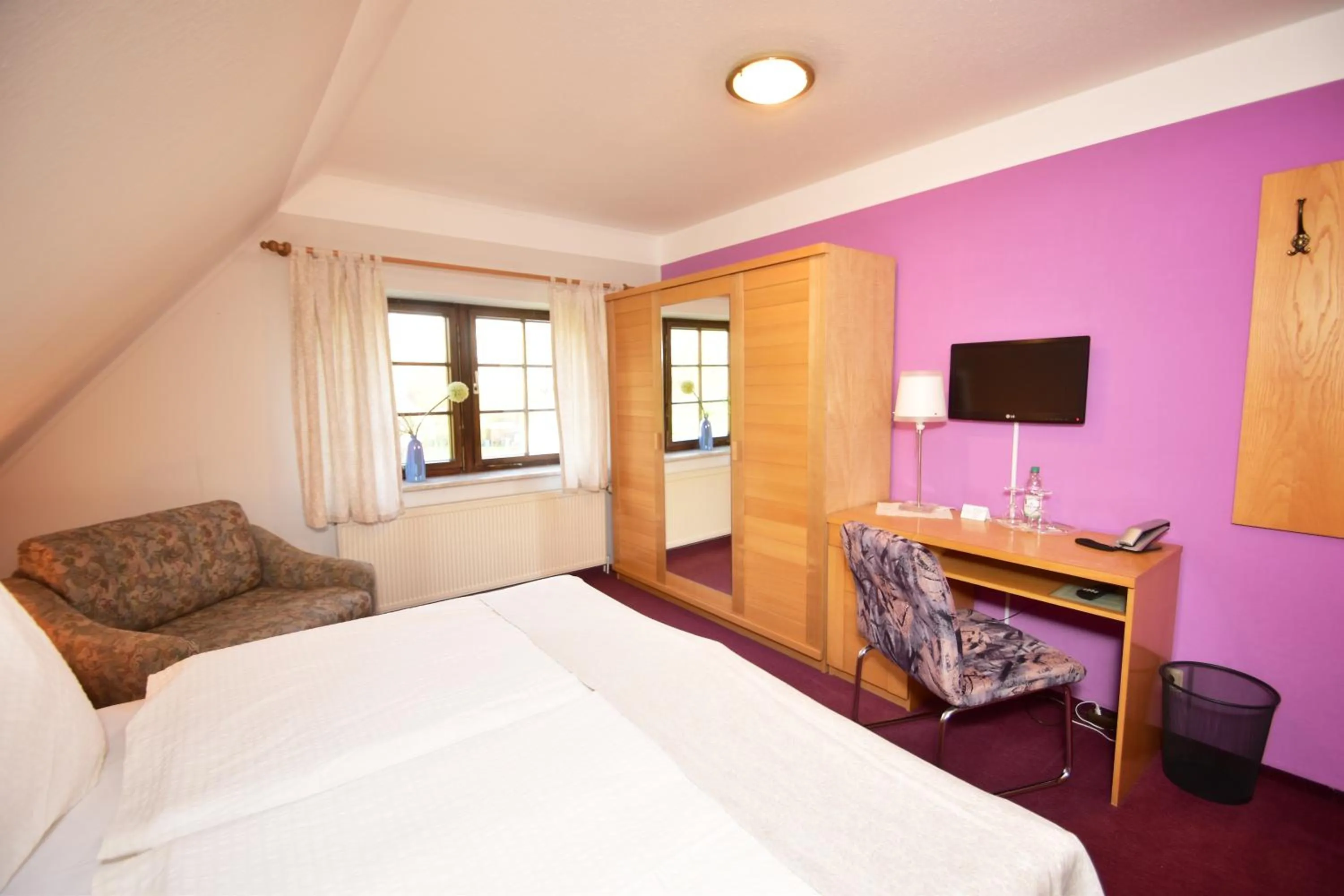 Photo of the whole room, Bed in Landhotel Zur Guten Einkehr