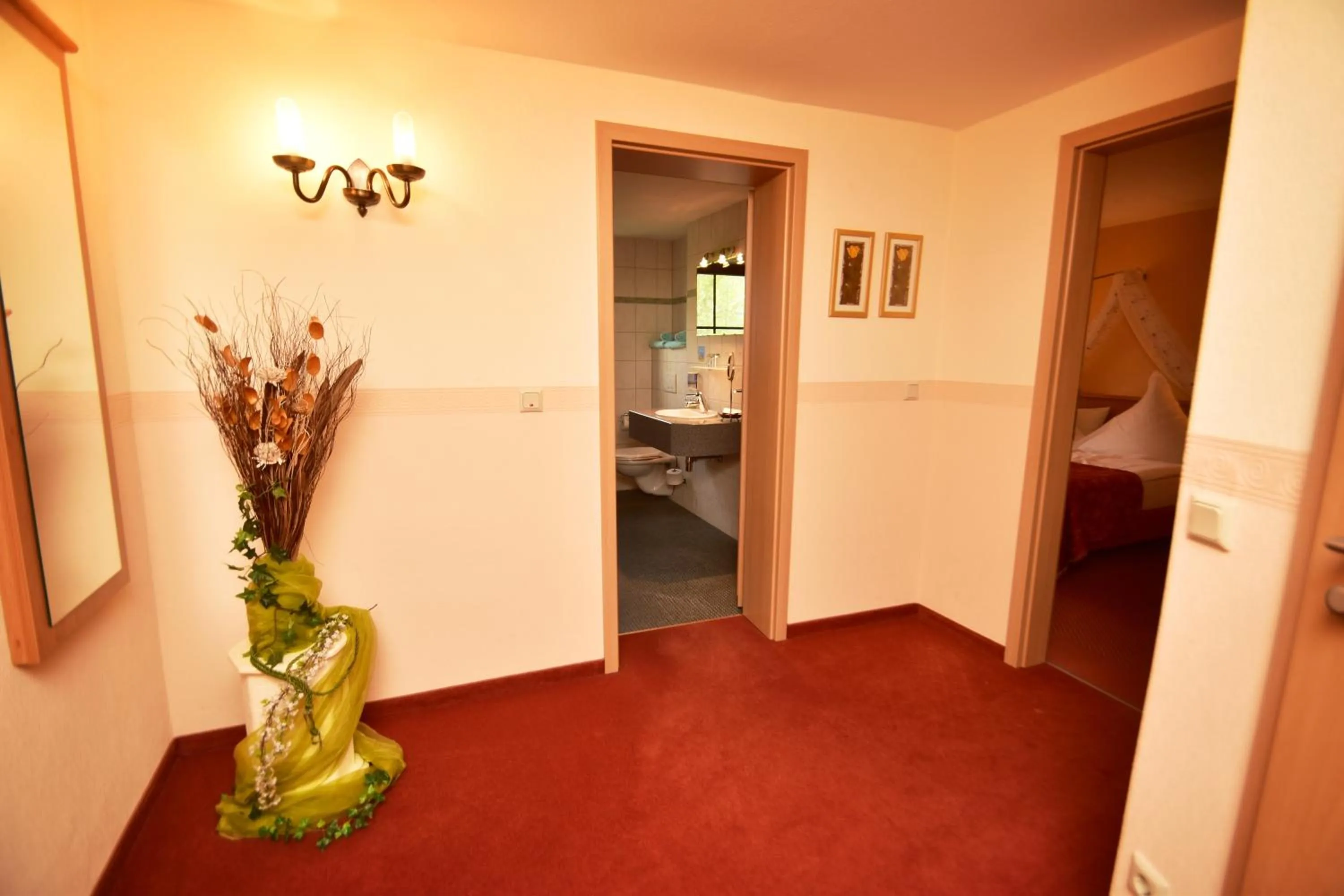 Photo of the whole room, Bed in Landhotel Zur Guten Einkehr
