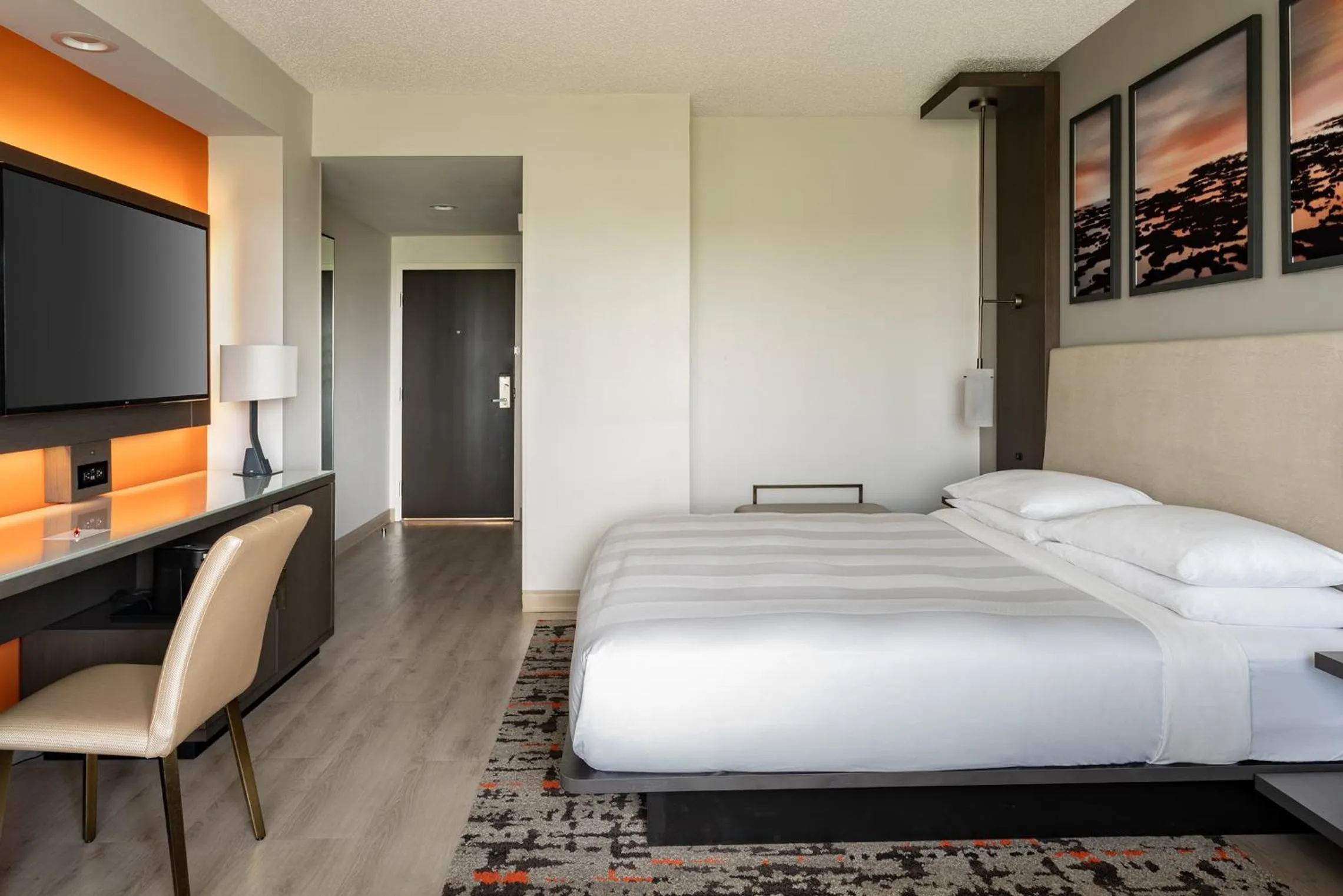 Photo of the whole room, Bed in Fort Lauderdale Marriott Coral Springs Hotel & Convention Center