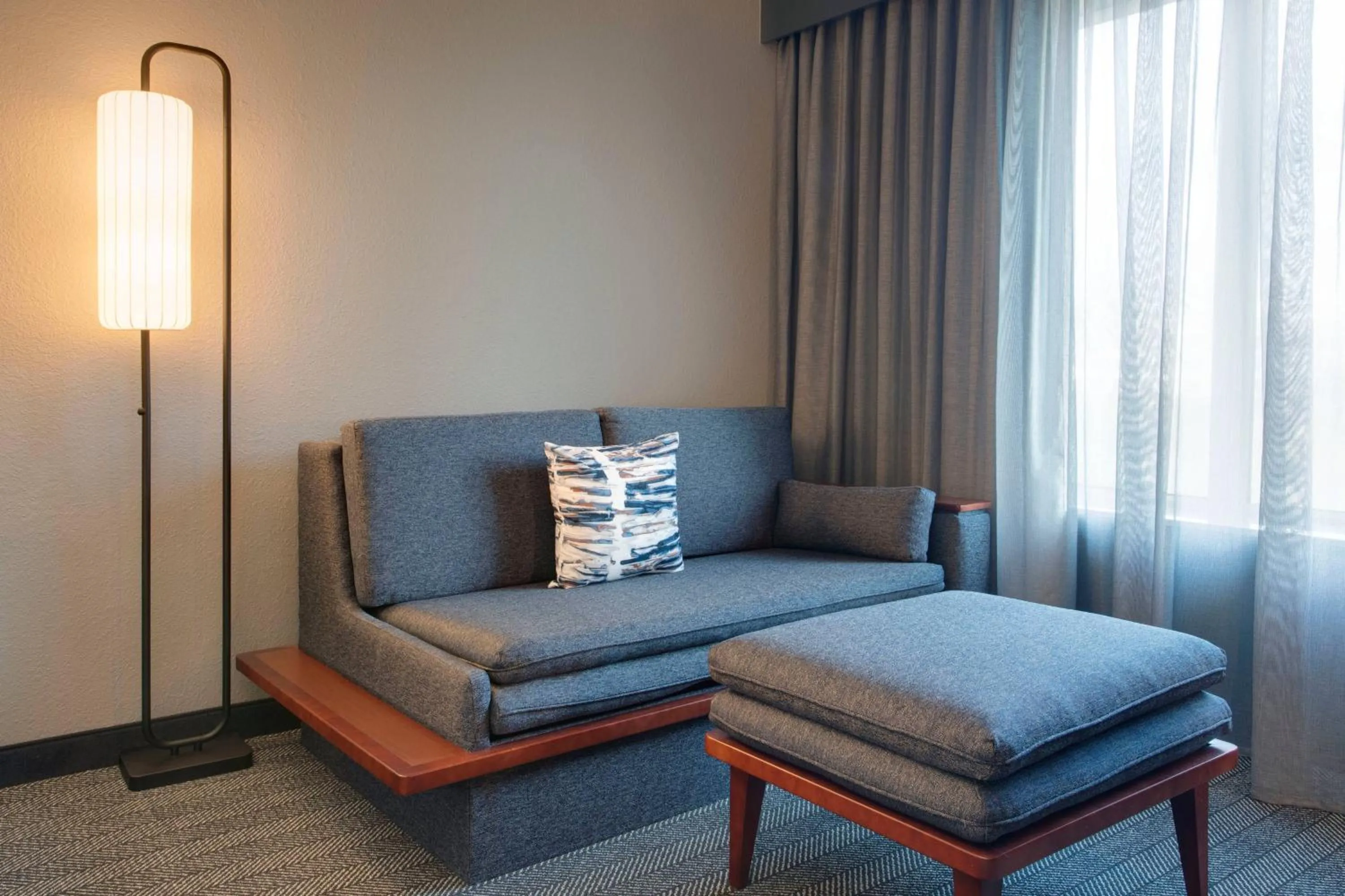 Photo of the whole room in Courtyard Fort Lauderdale SW Miramar