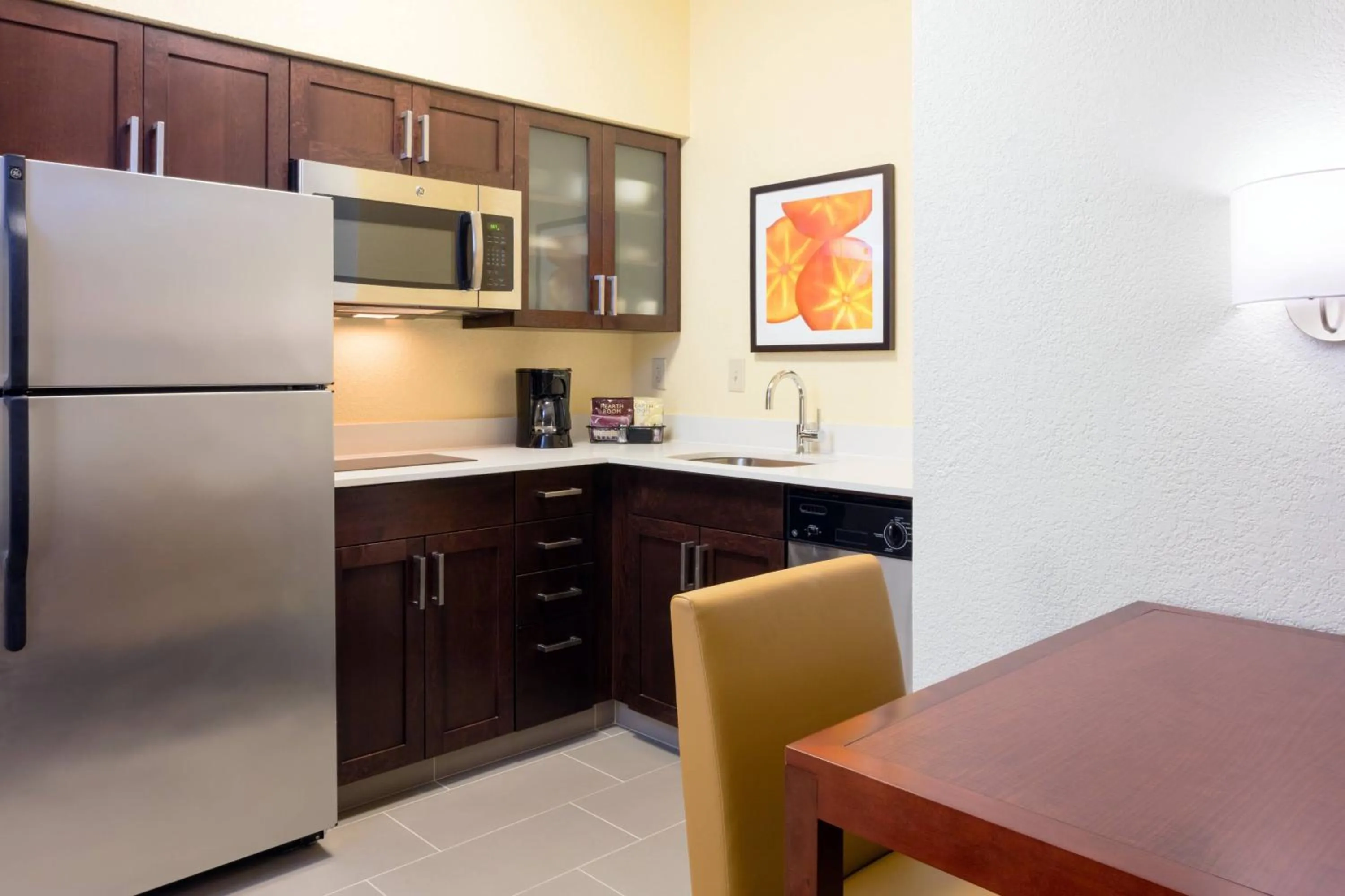 Kitchen or kitchenette in Residence Inn by Marriott Fort Lauderdale City of Plantation