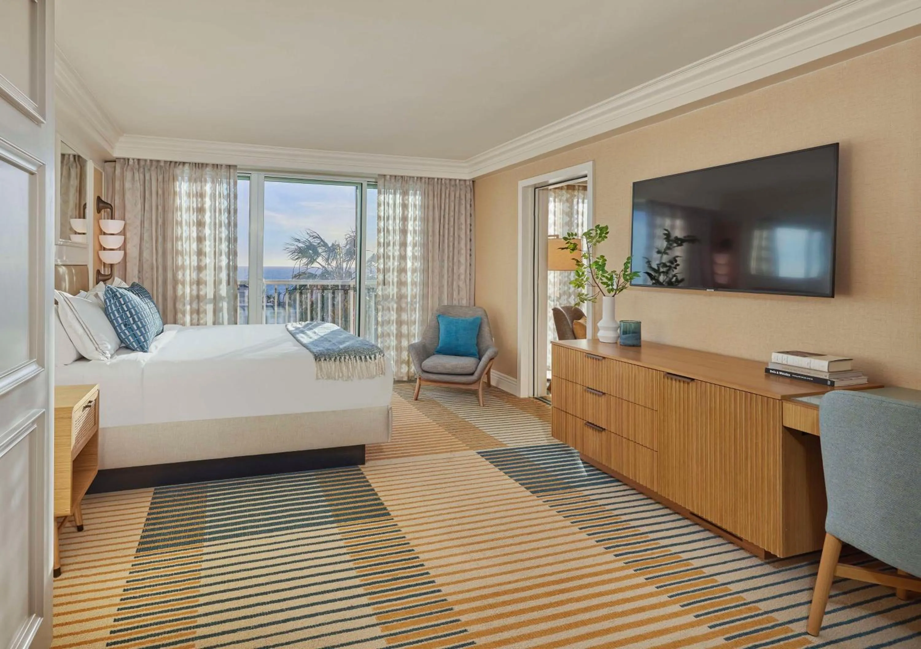 Photo of the whole room, Bed in Viceroy Santa Monica