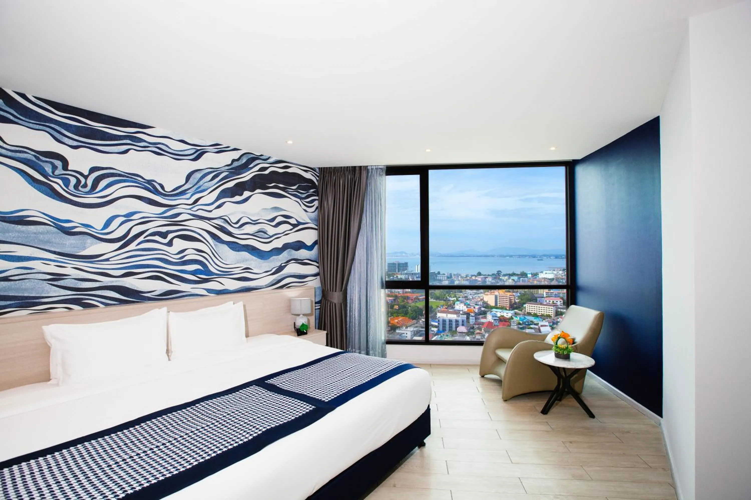 Sea view, Bed in Brighton Grand Hotel Pattaya - SHA Extra Plus