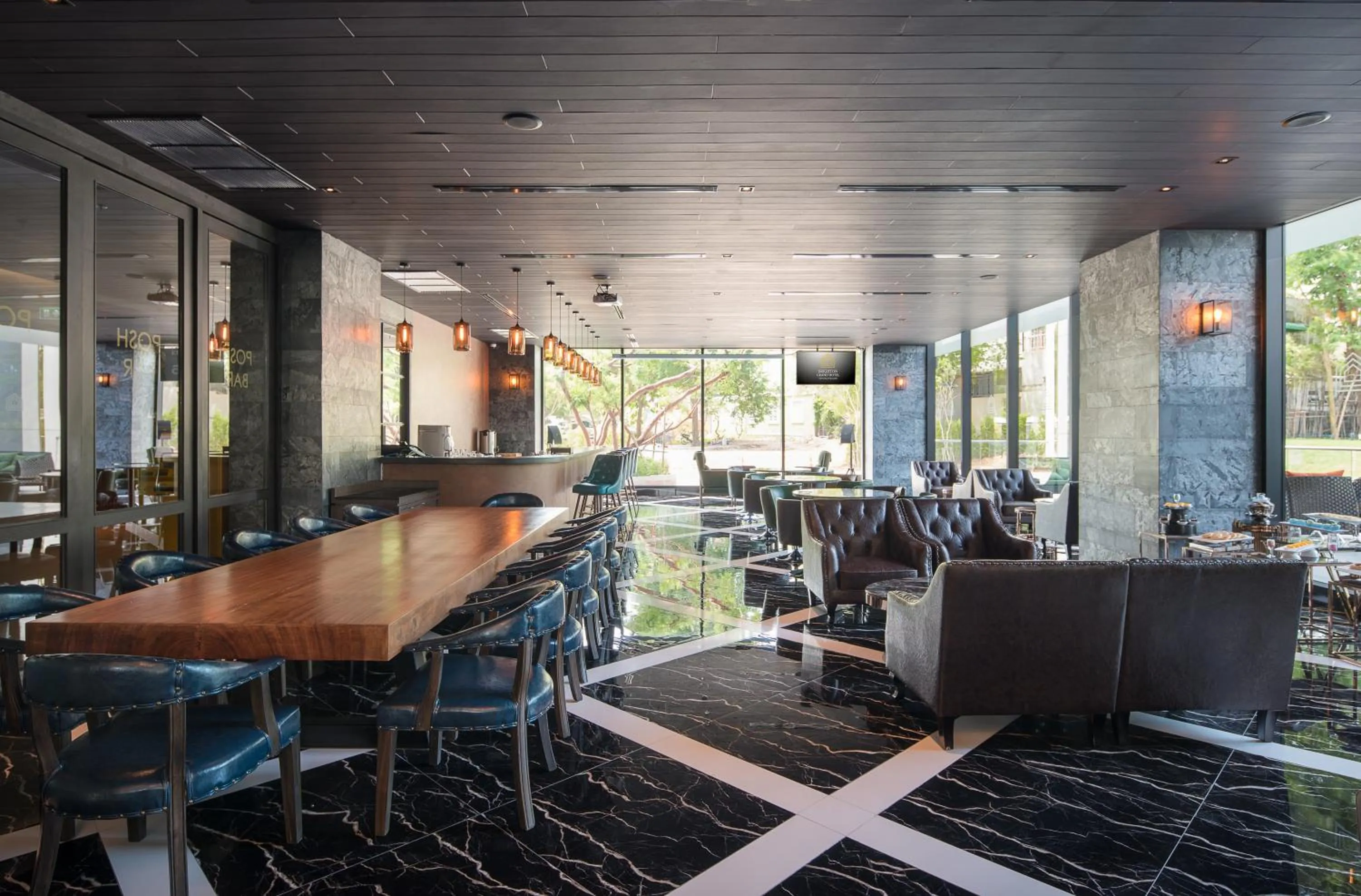 Lounge or bar in Brighton Grand Hotel Pattaya - SHA Extra Plus