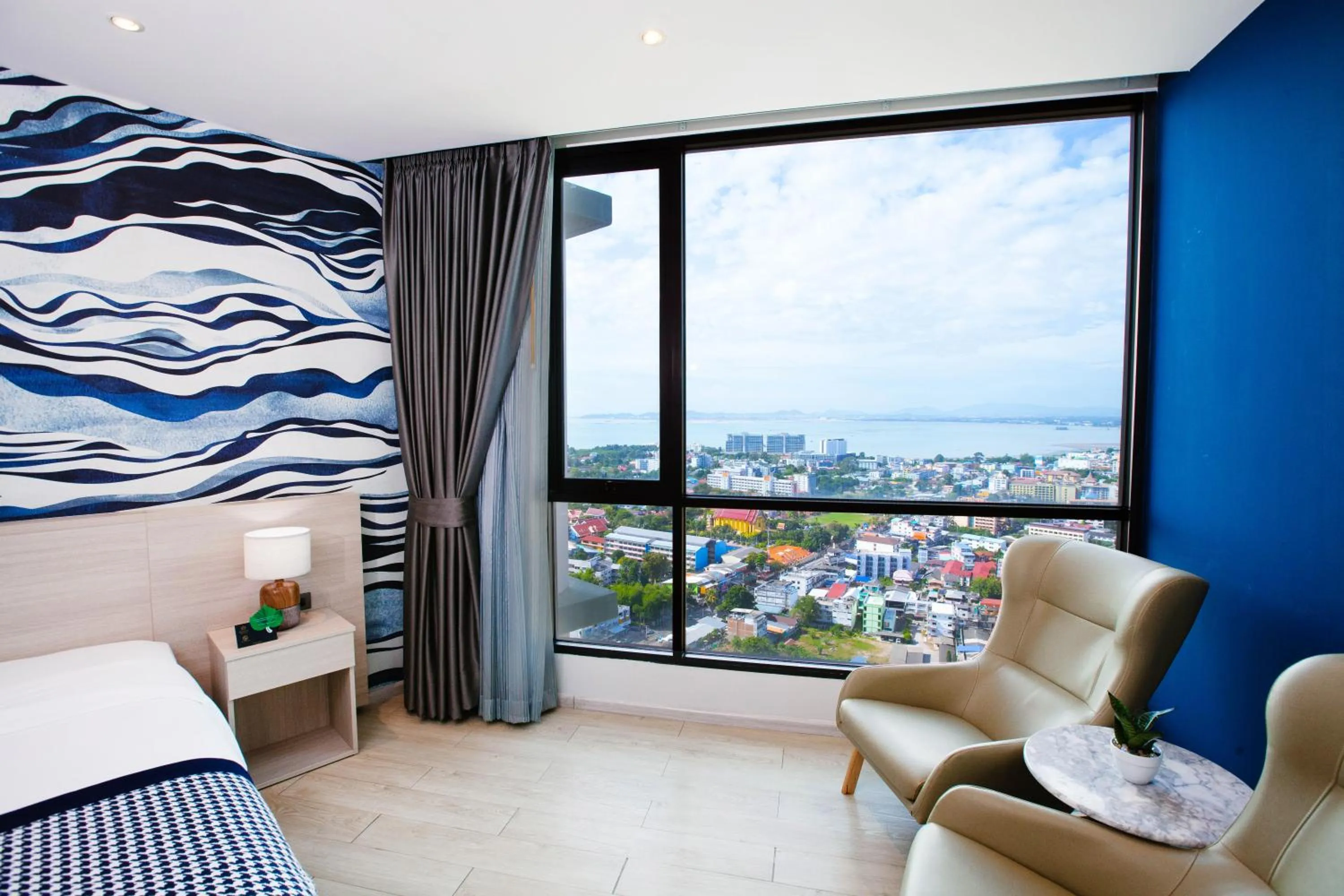 Sea view, Bed in Brighton Grand Hotel Pattaya - SHA Extra Plus