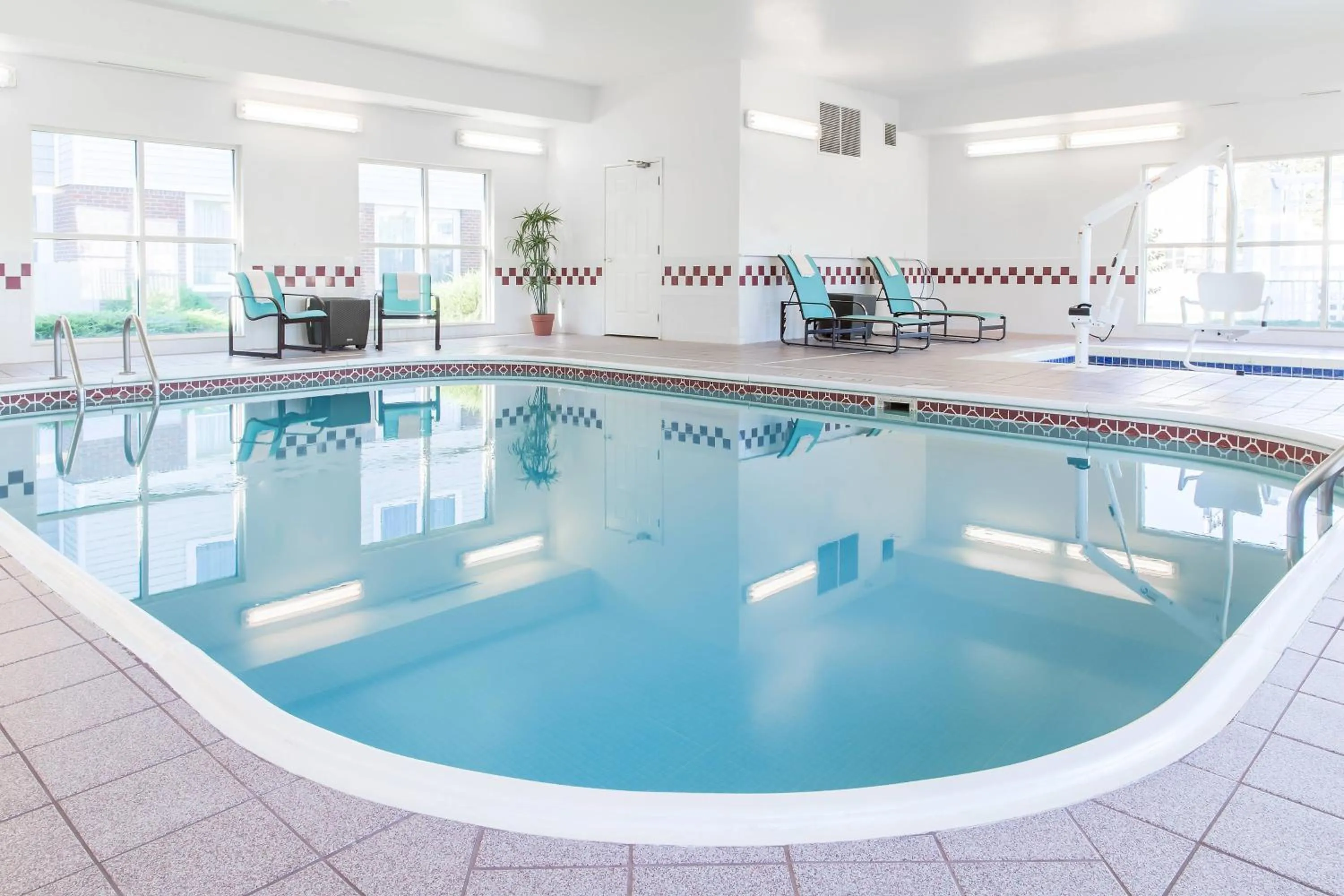 Swimming pool in Residence Inn Sioux Falls