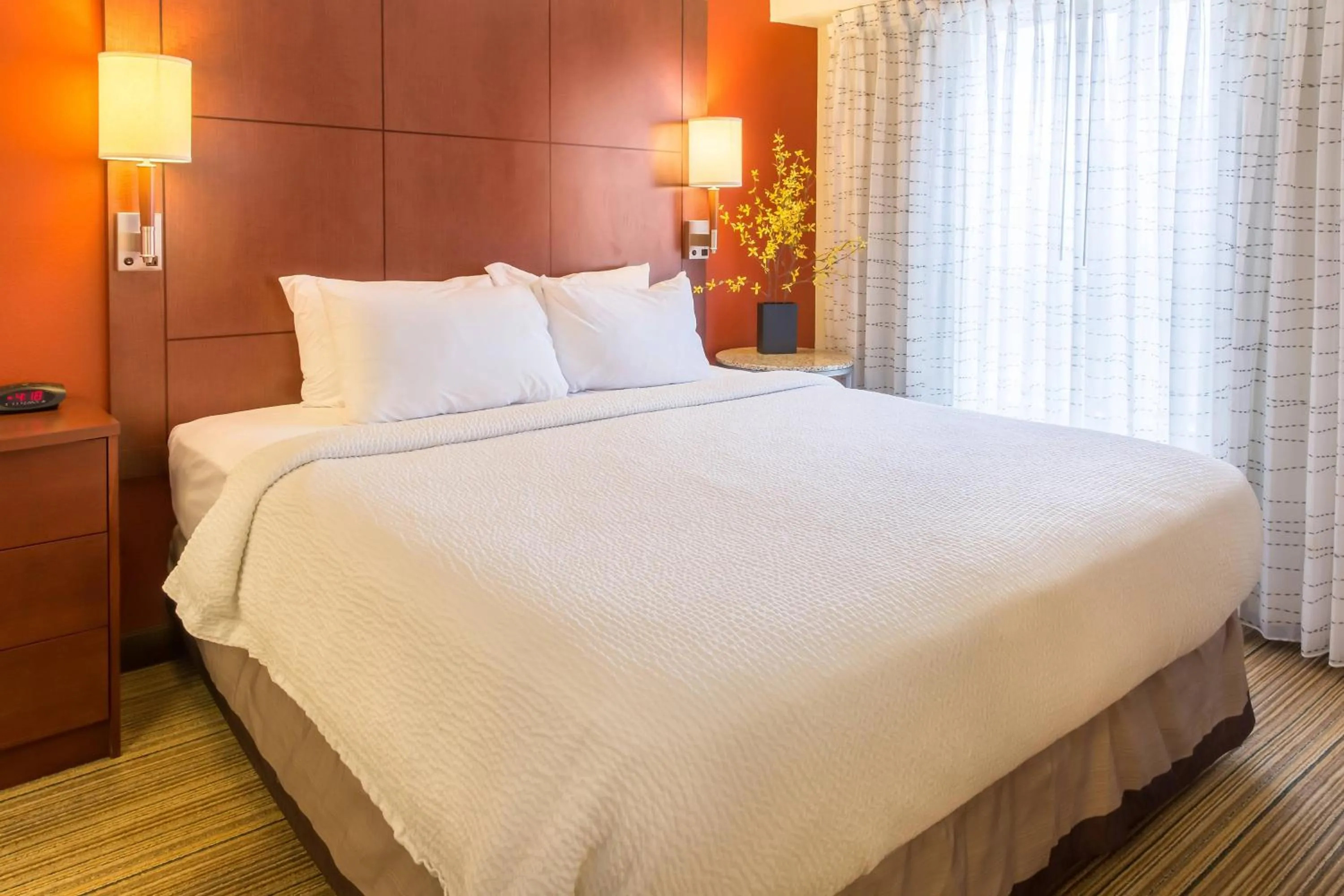 Photo of the whole room, Bed in Residence Inn Sioux Falls