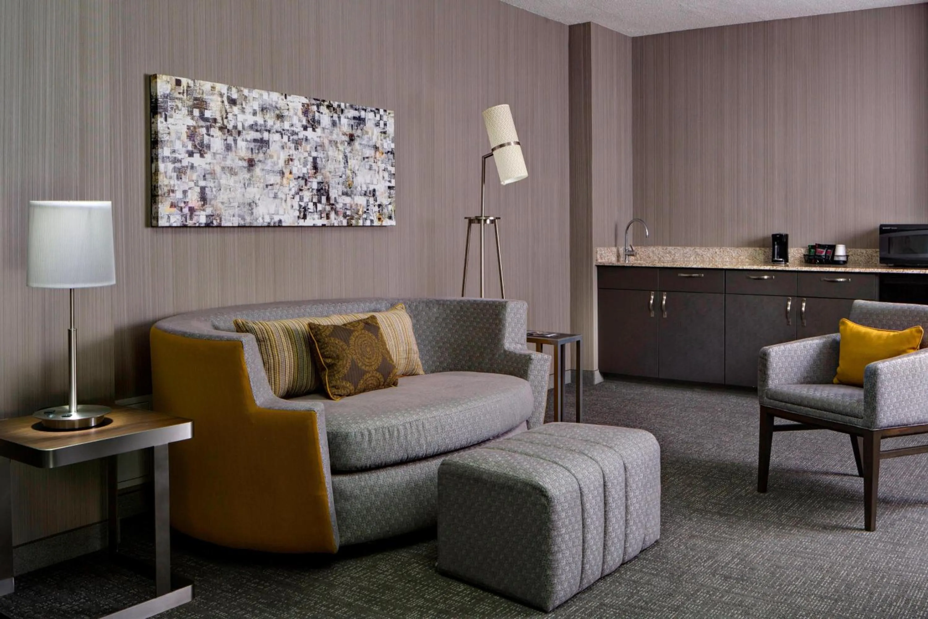 Photo of the whole room in Courtyard Grand Rapids Downtown