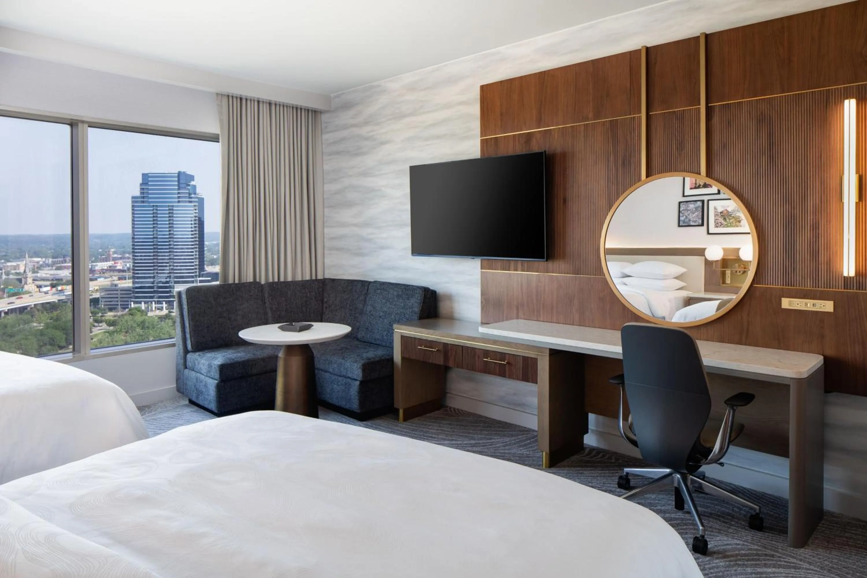 Photo of the whole room, Bed in JW Marriott Grand Rapids