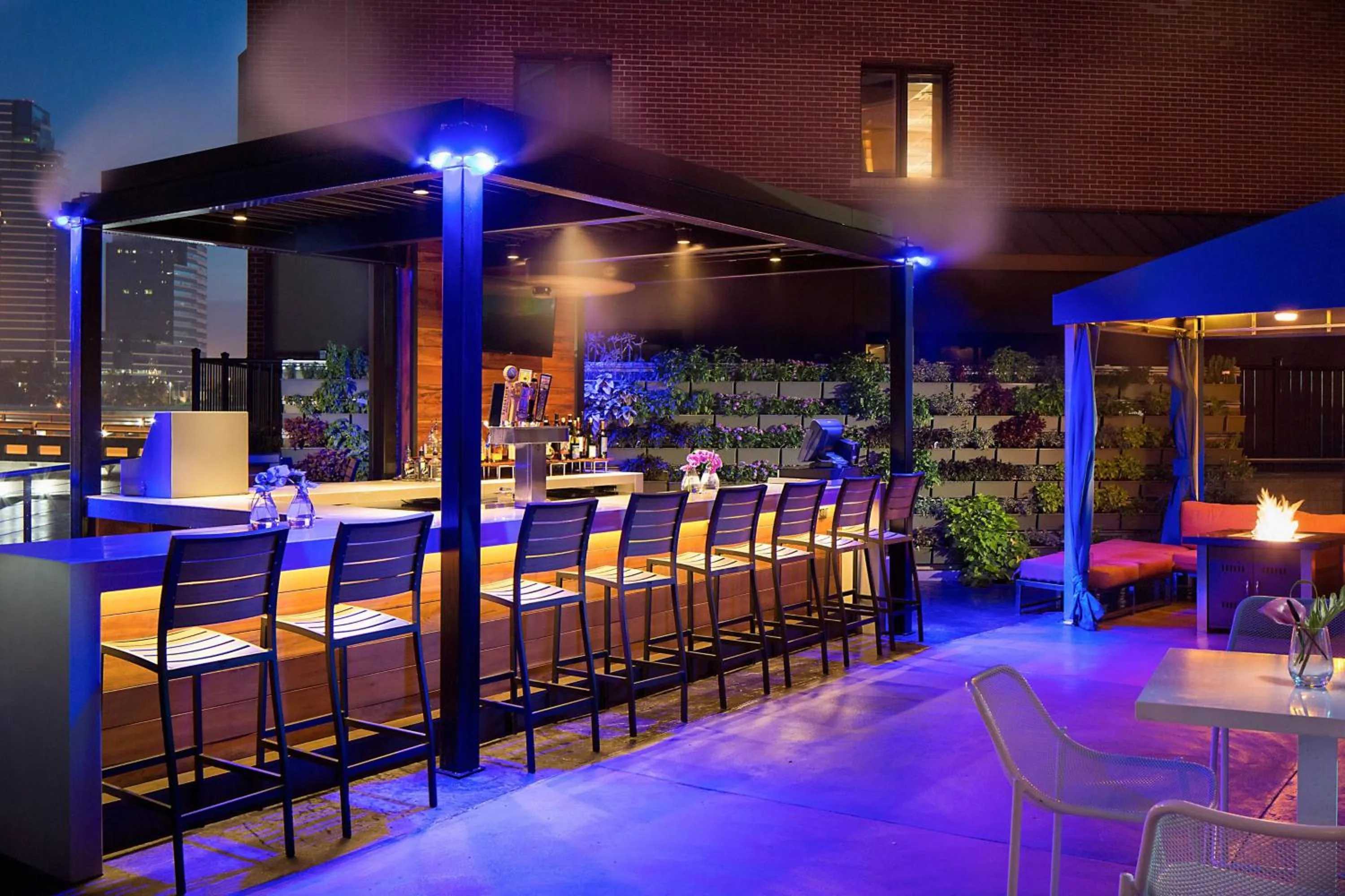 Lounge or bar in JW Marriott Grand Rapids