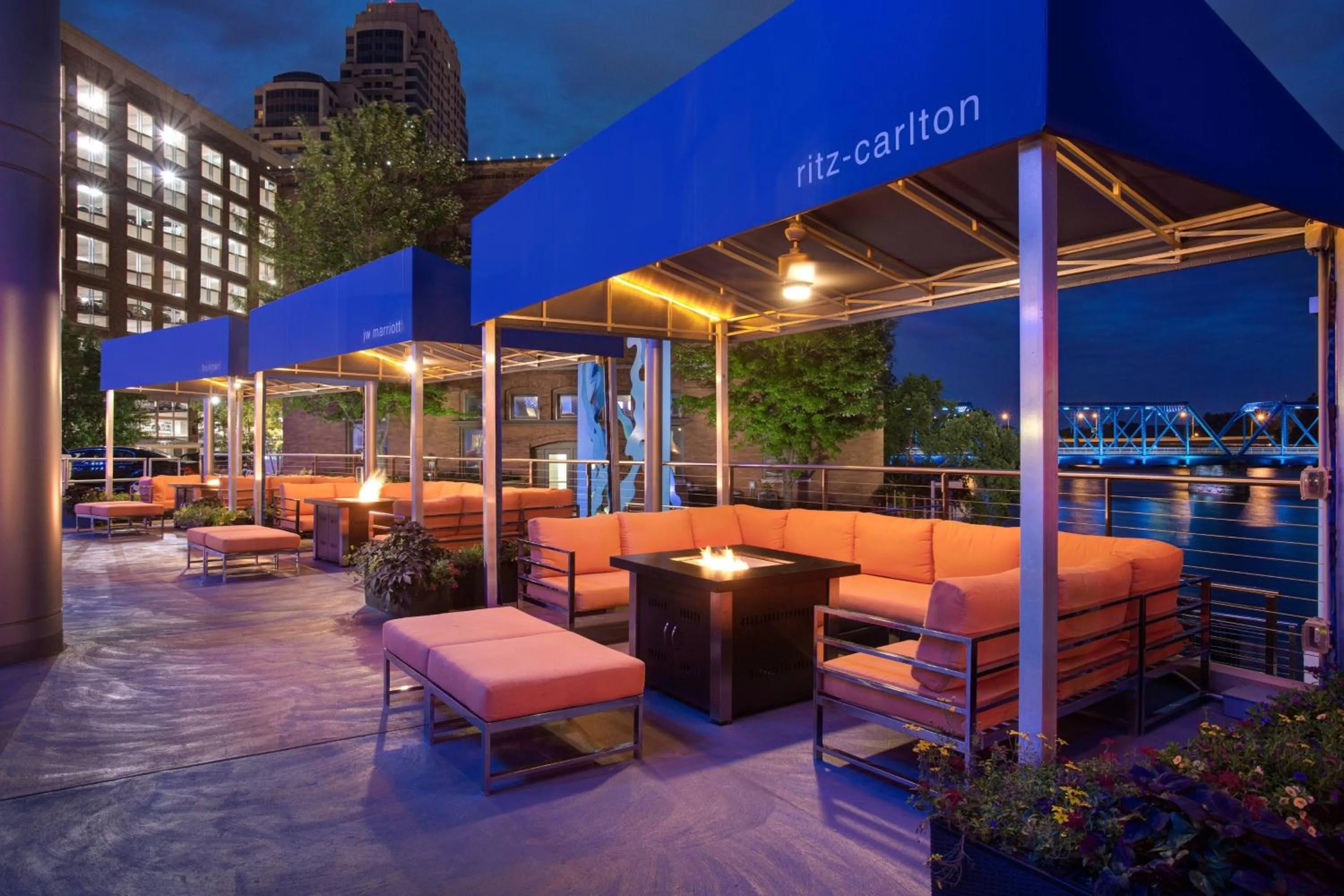 Restaurant/places to eat in JW Marriott Grand Rapids