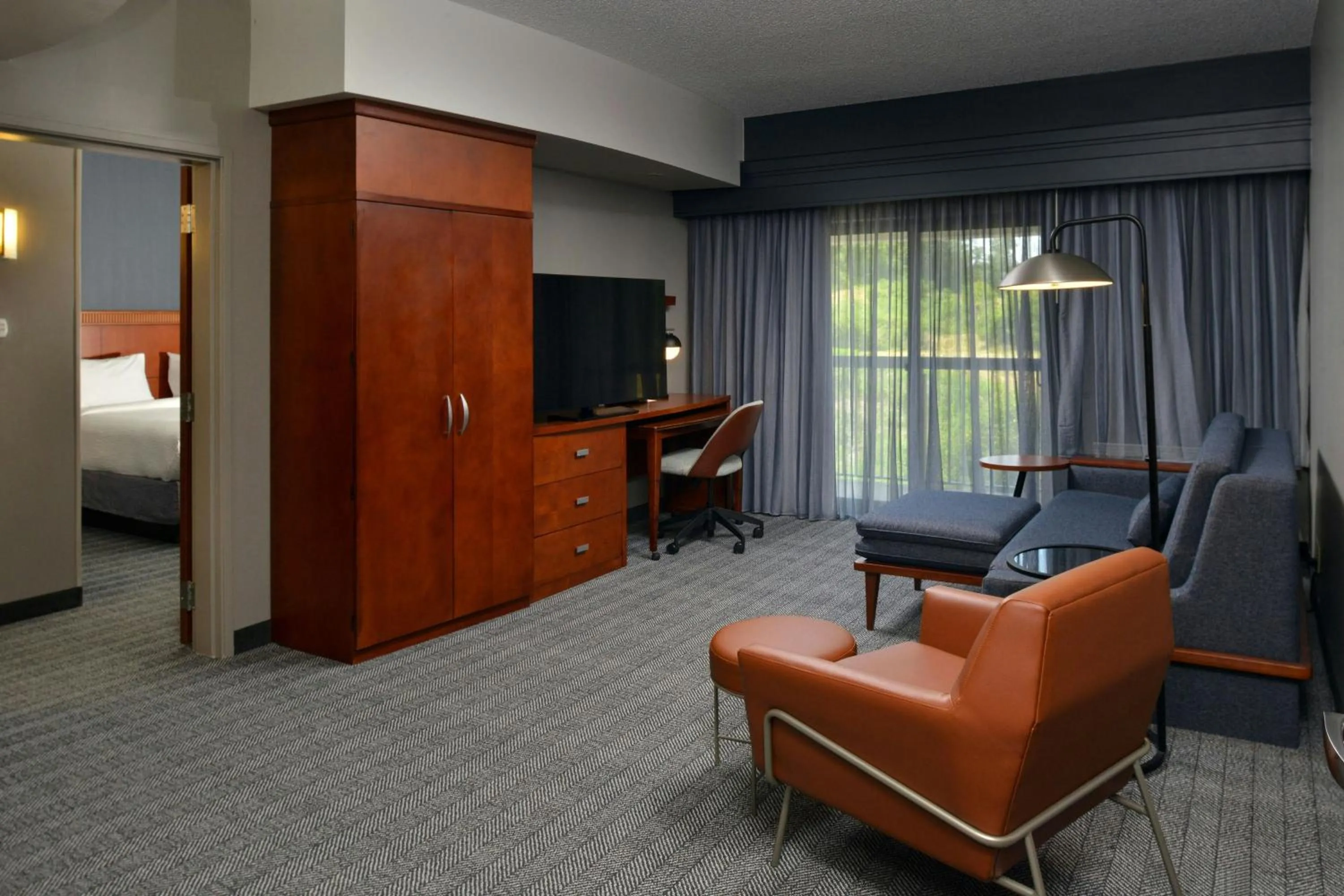 Photo of the whole room, Bed in Courtyard by Marriott Harrisburg Hershey
