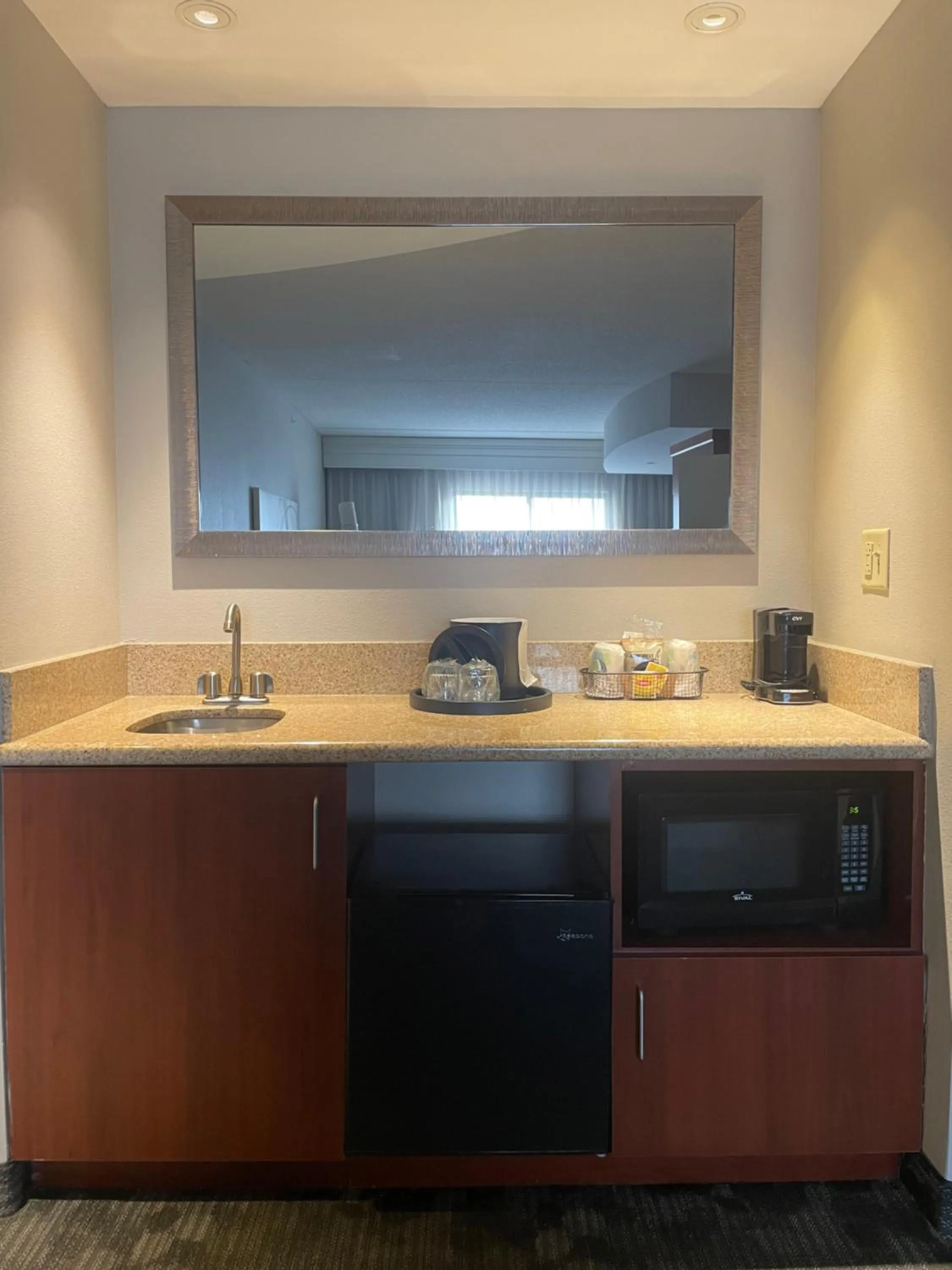 oven in Courtyard by Marriott Gettysburg