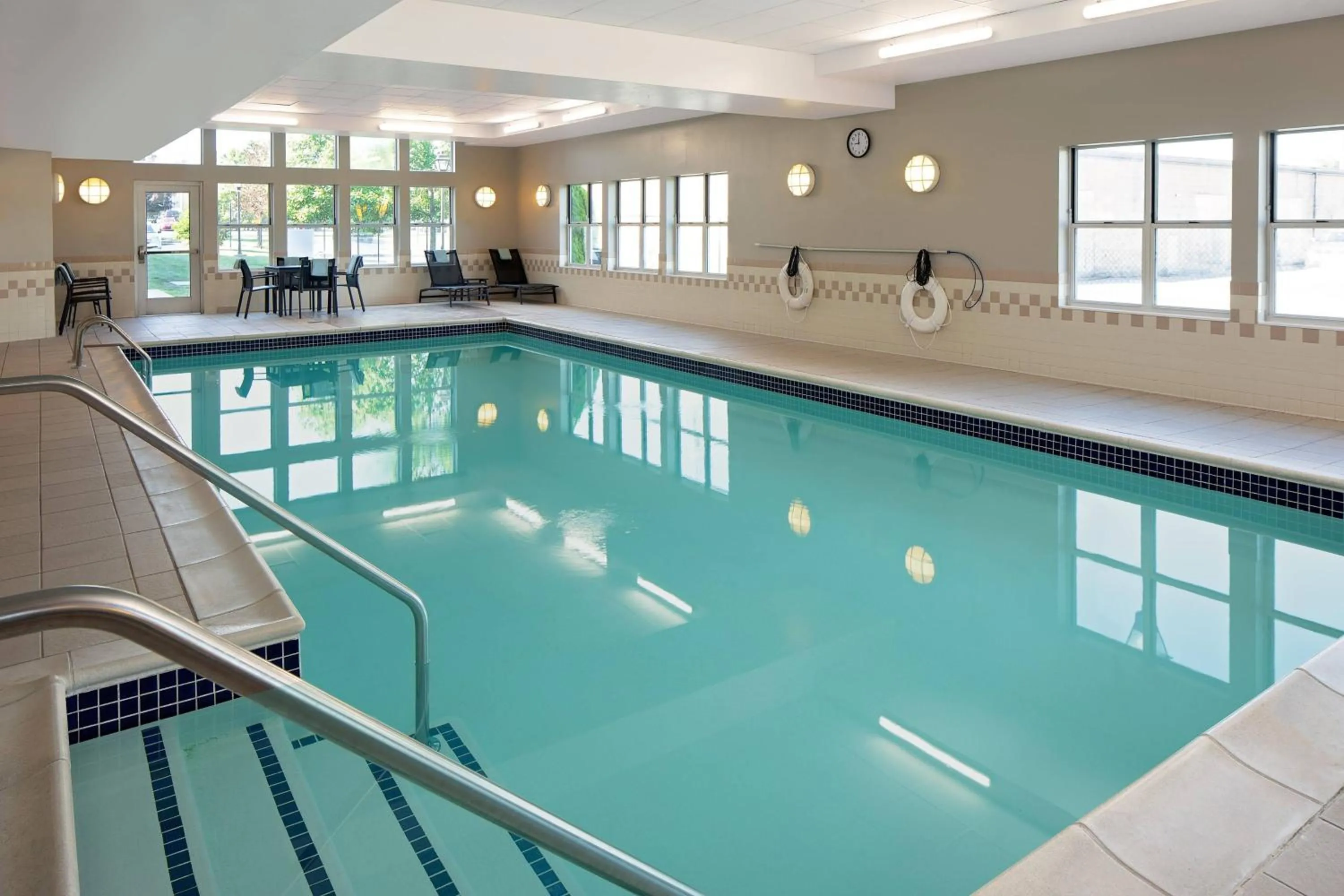 Swimming pool in Residence Inn Harrisburg Hershey