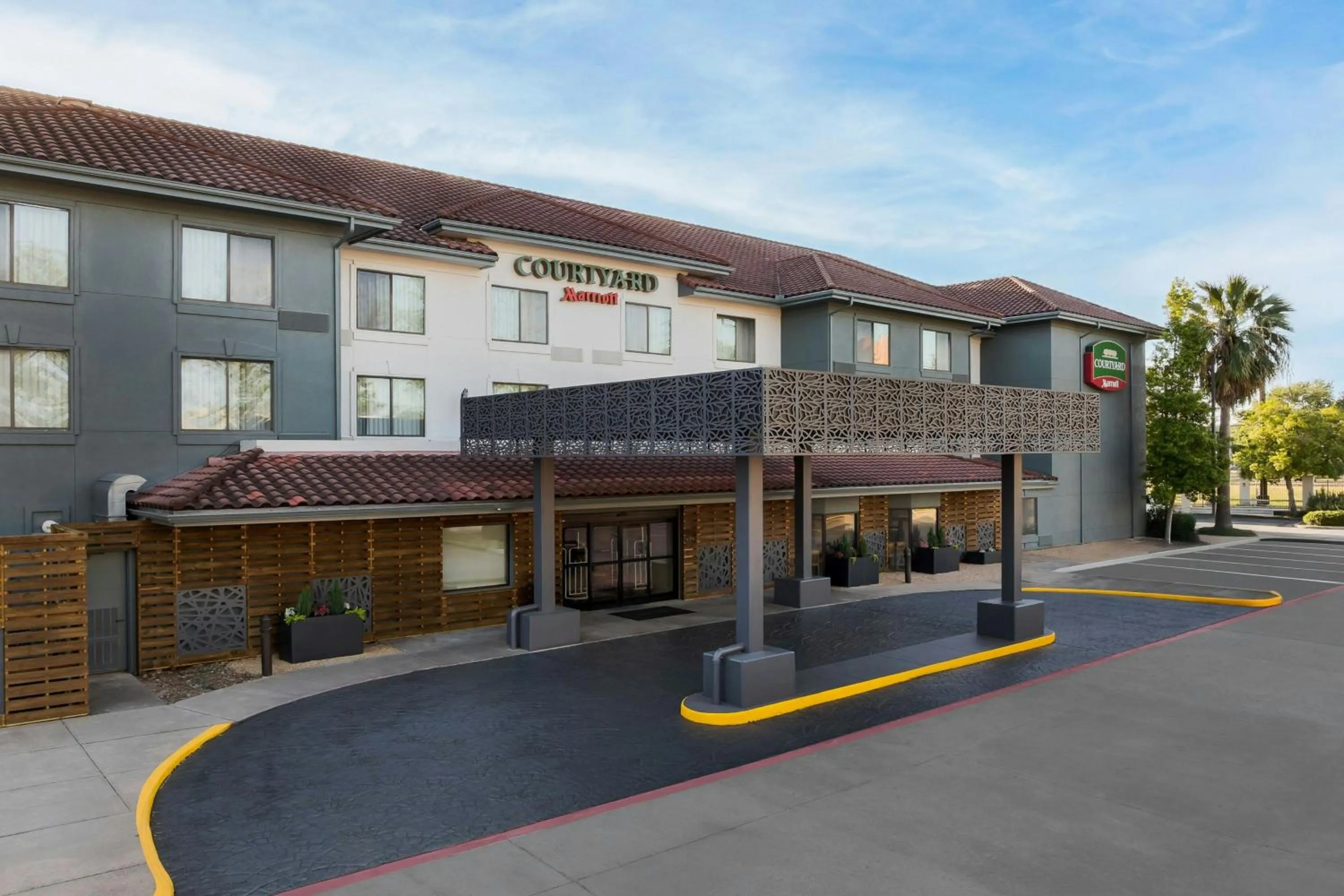 Property building in Courtyard by Marriott Houston Rice University