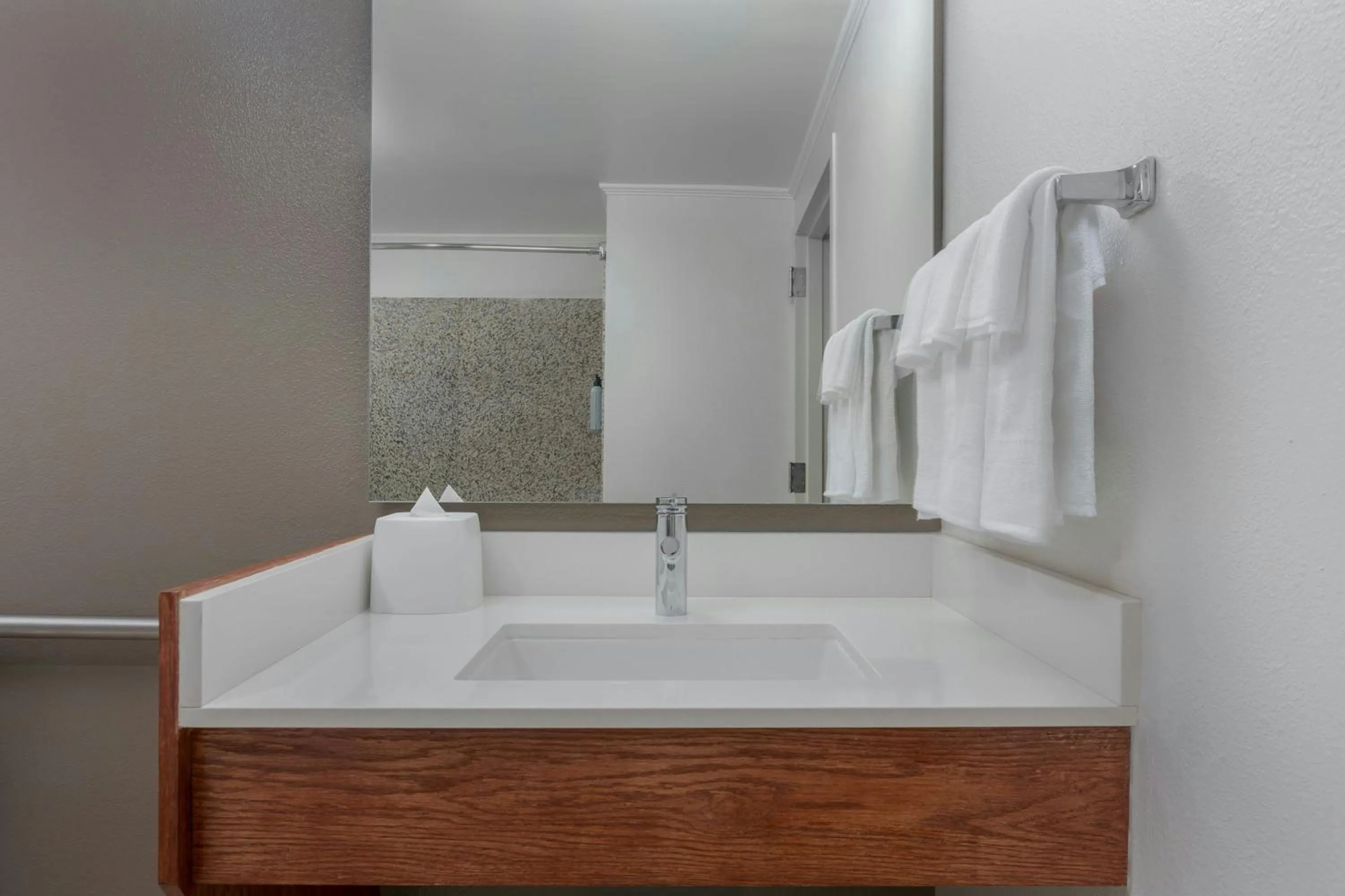 Bathroom in Courtyard by Marriott Houston Rice University