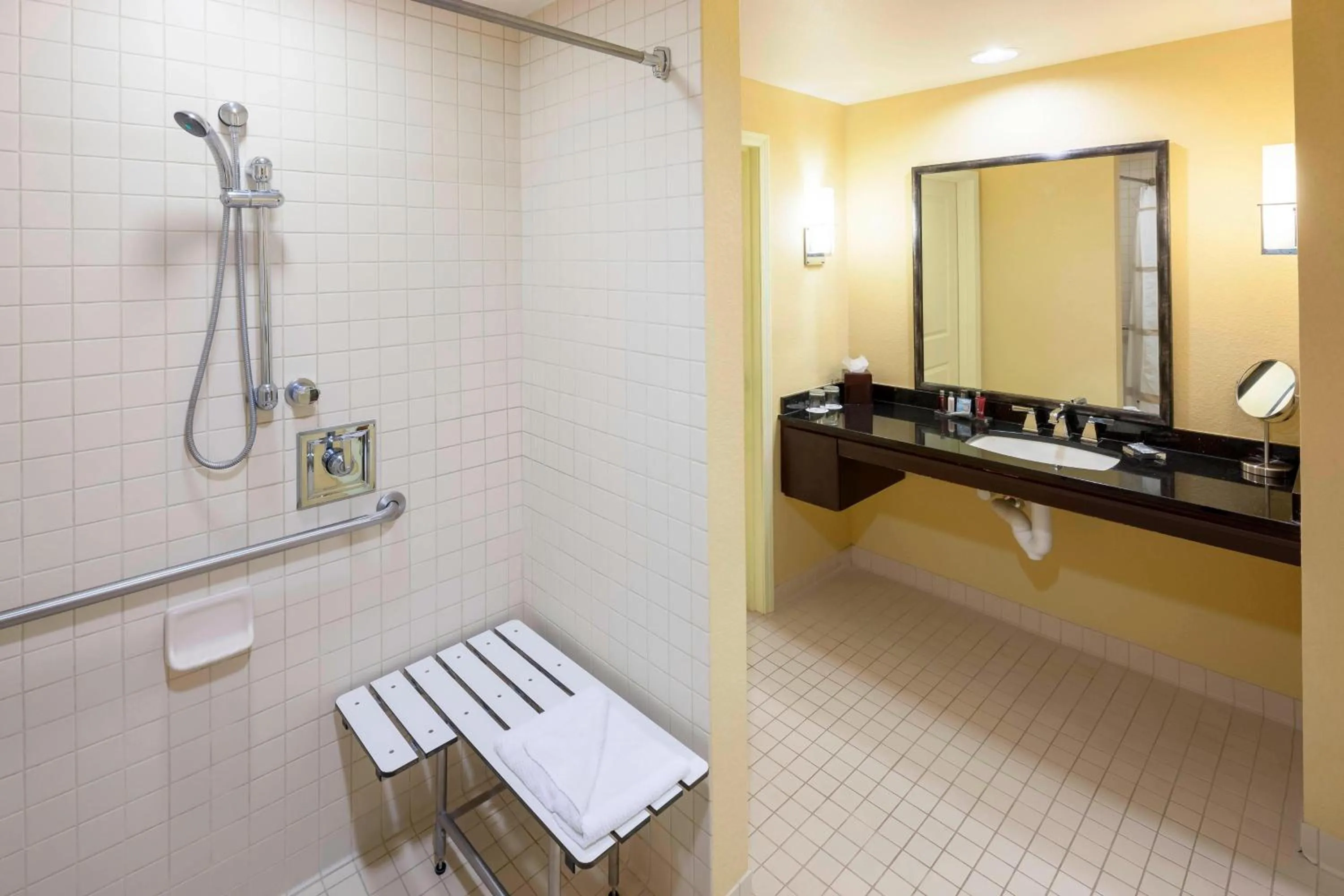 Bathroom in Houston Marriott Energy Corridor