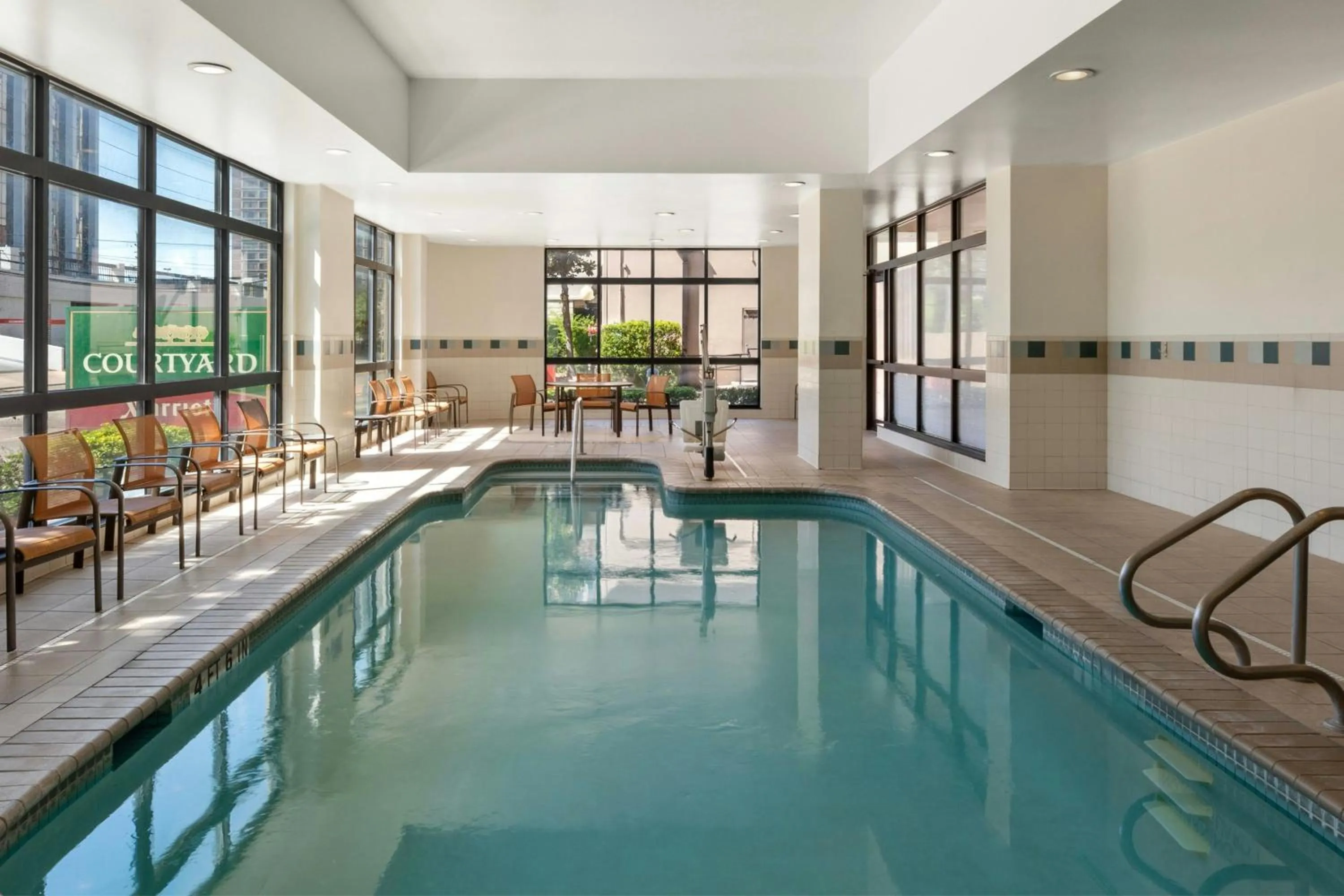 Swimming pool in Courtyard by Marriott Houston Galleria