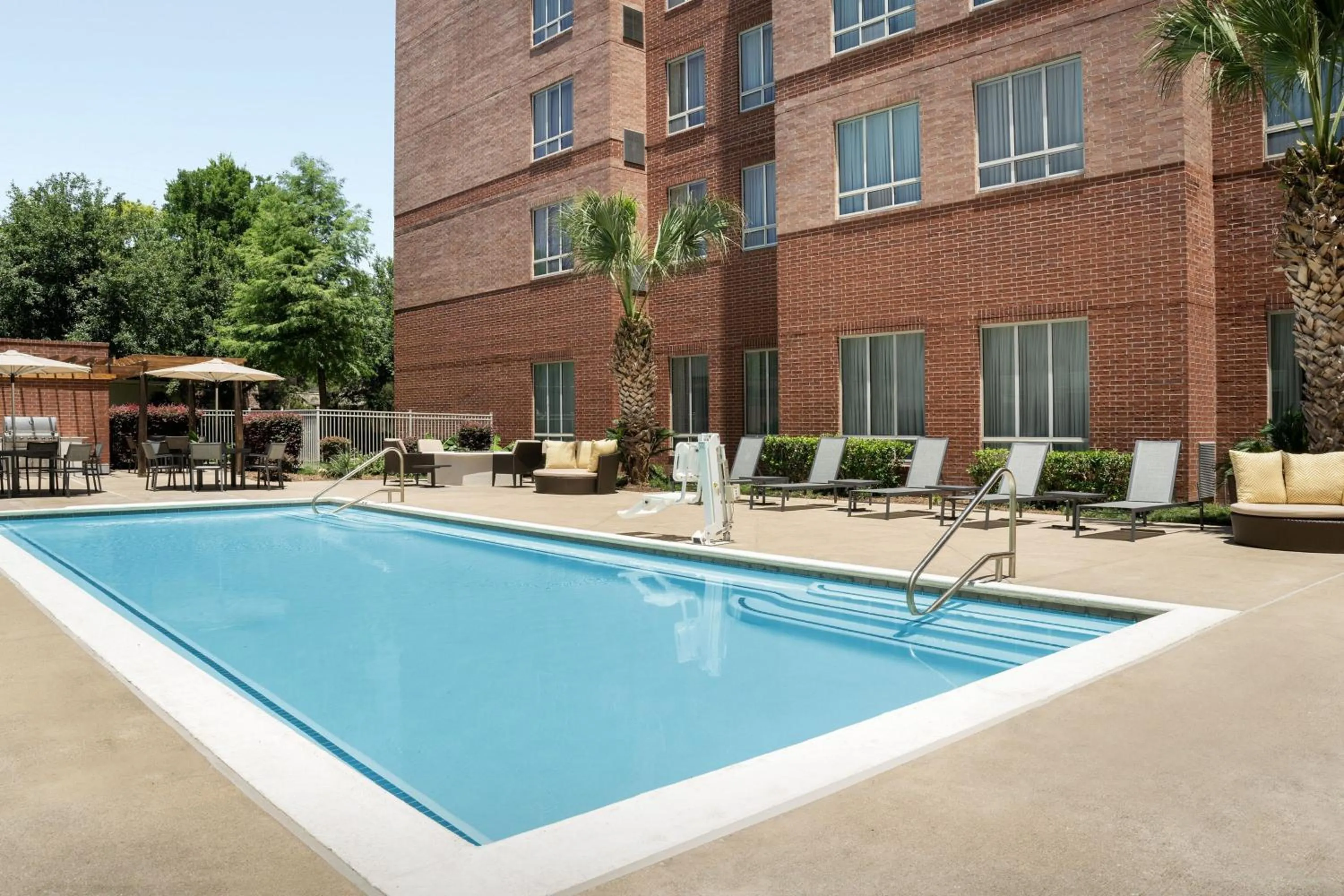 Swimming pool in Residence Inn Houston West Energy Corridor