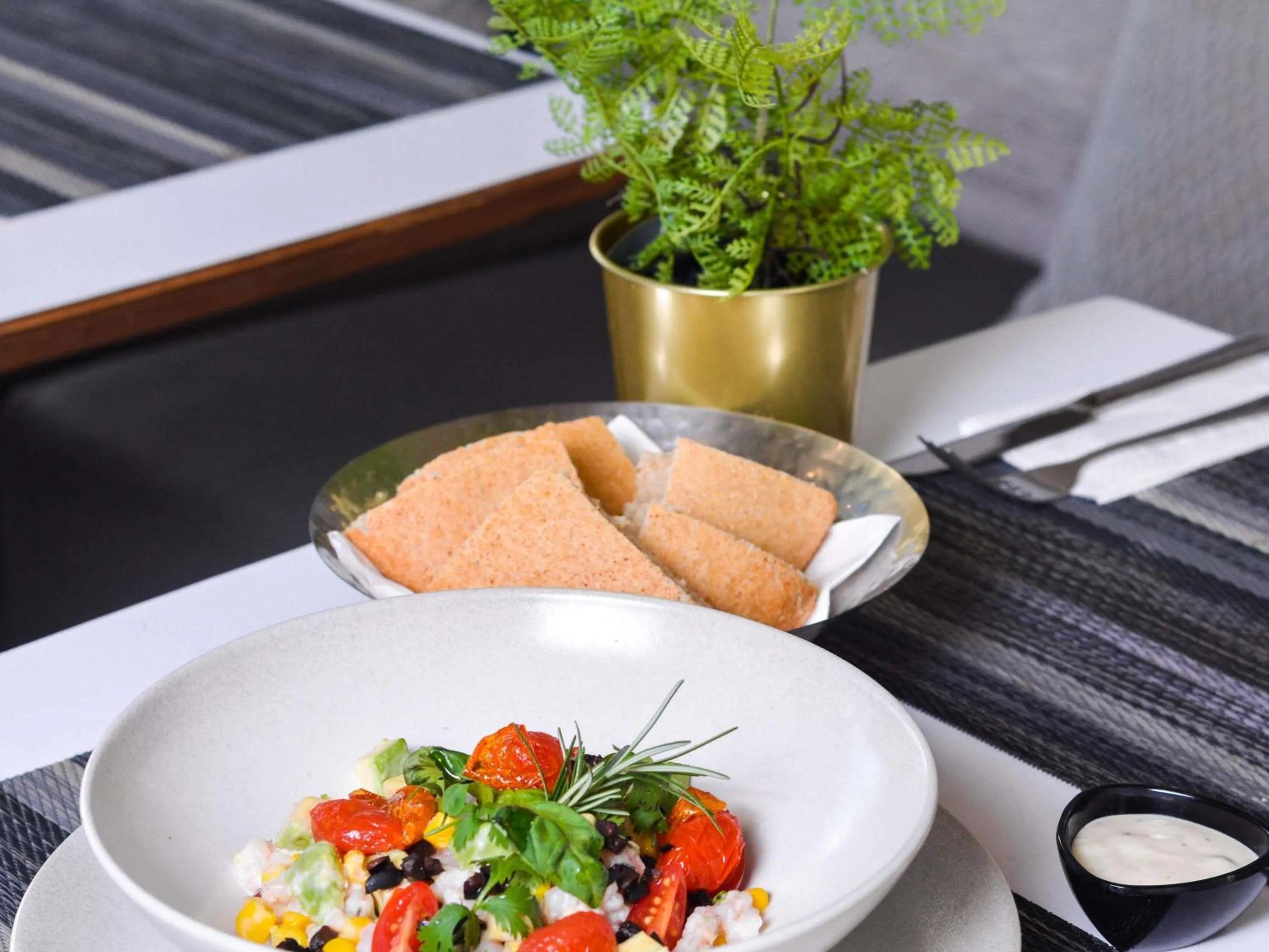 Restaurant/places to eat in Ibis Casa Voyageurs