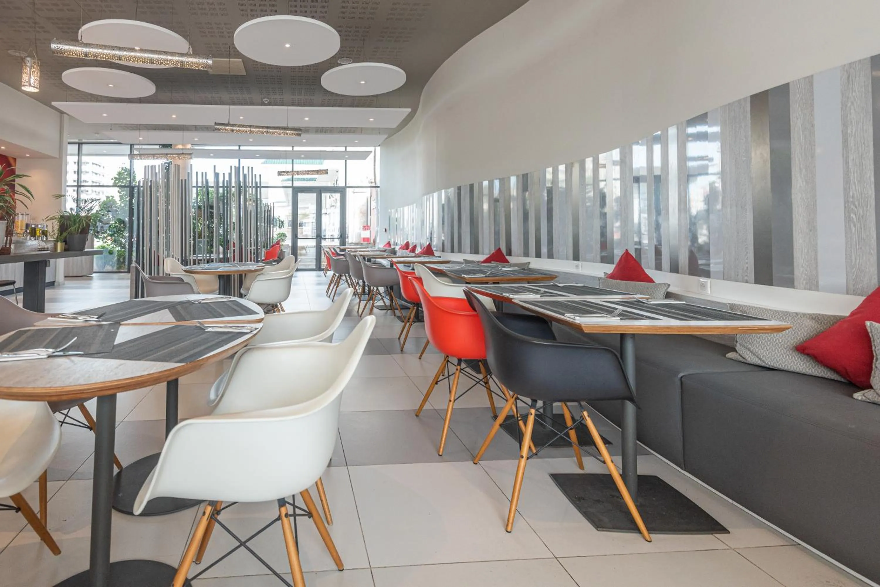 Restaurant/places to eat in Ibis Casa Voyageurs