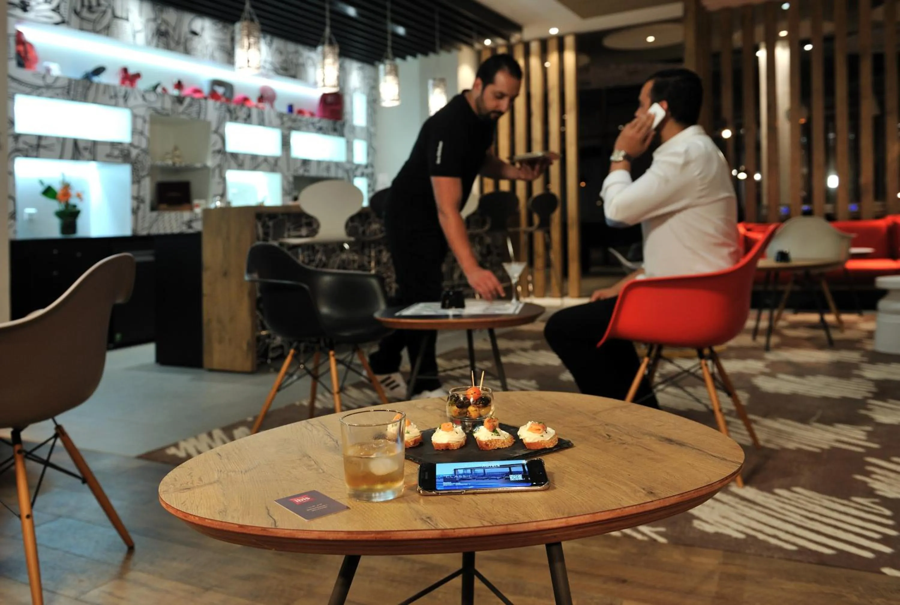 Living room in Ibis Casa Voyageurs