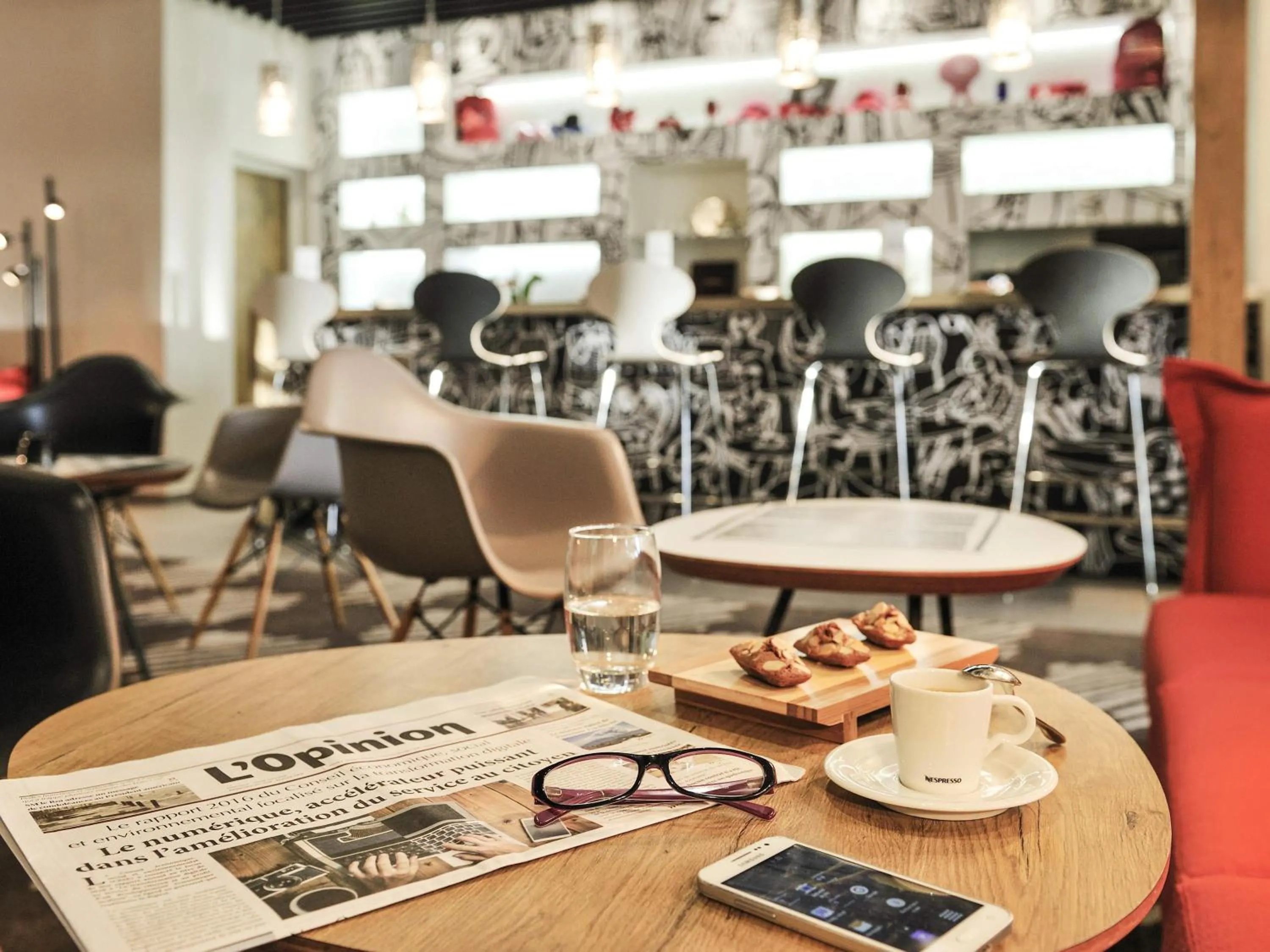 Lounge or bar in Ibis Casa Voyageurs