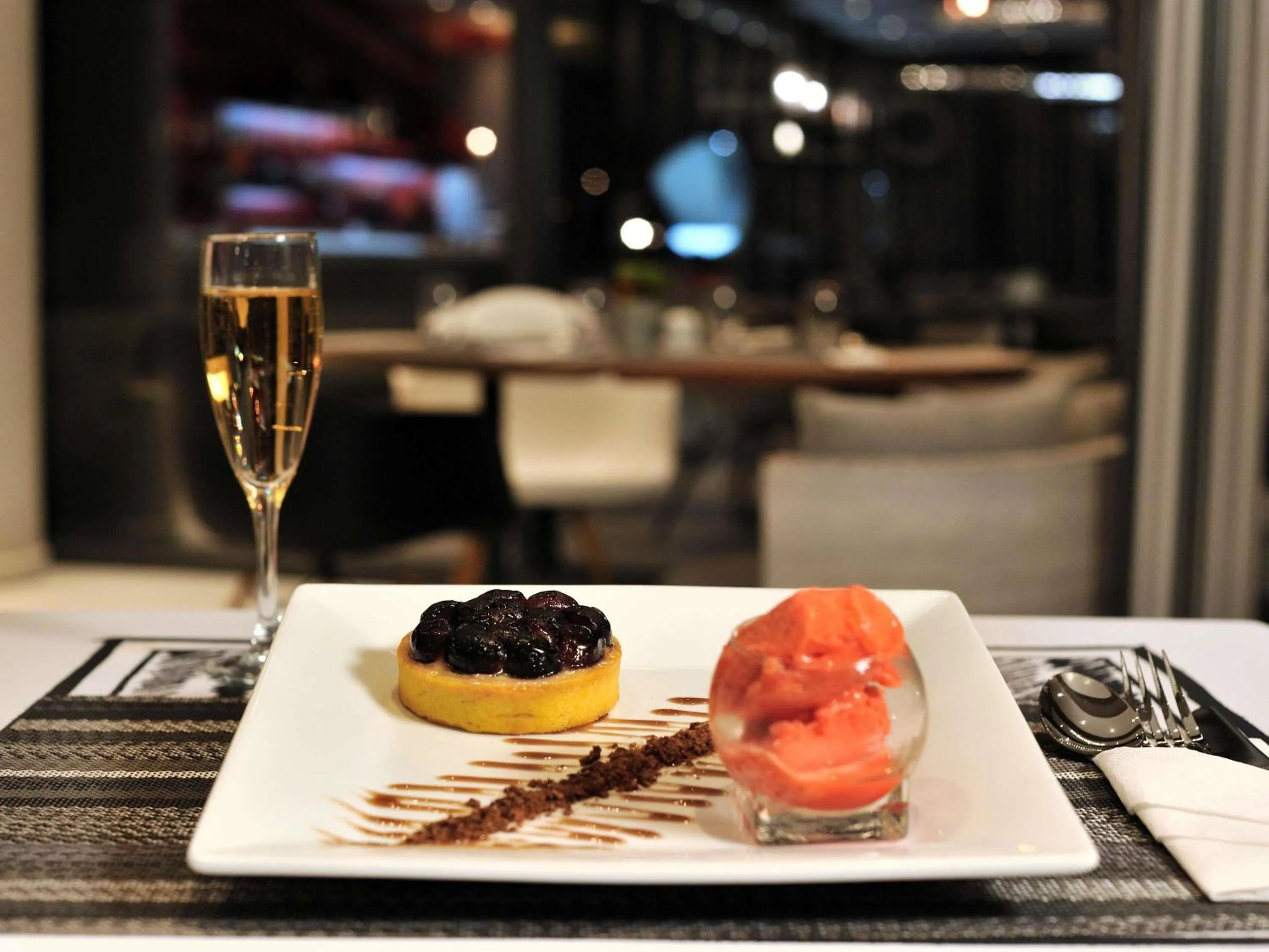 Restaurant/places to eat in Ibis Casa Voyageurs