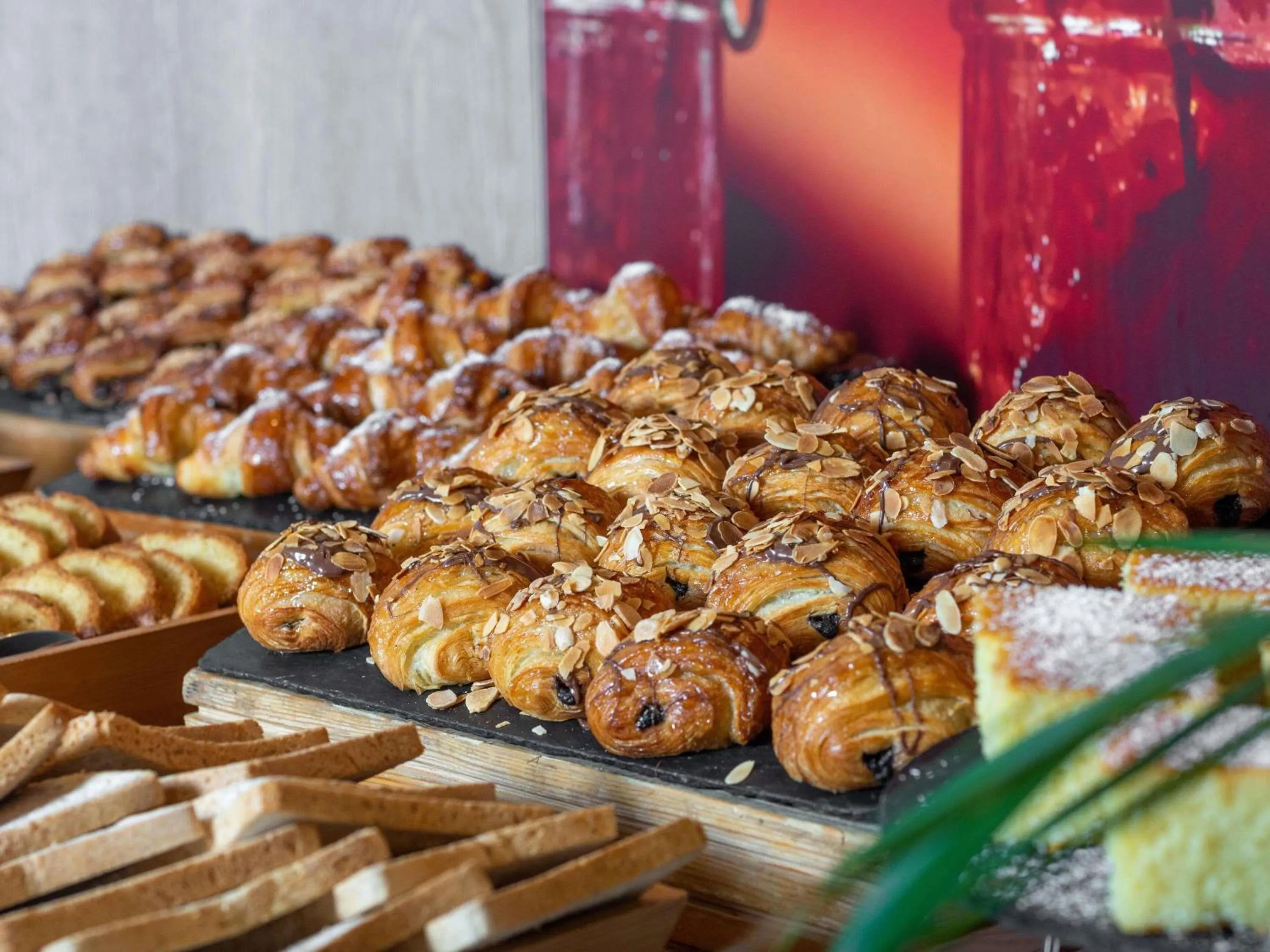 Breakfast in Ibis Casa Voyageurs