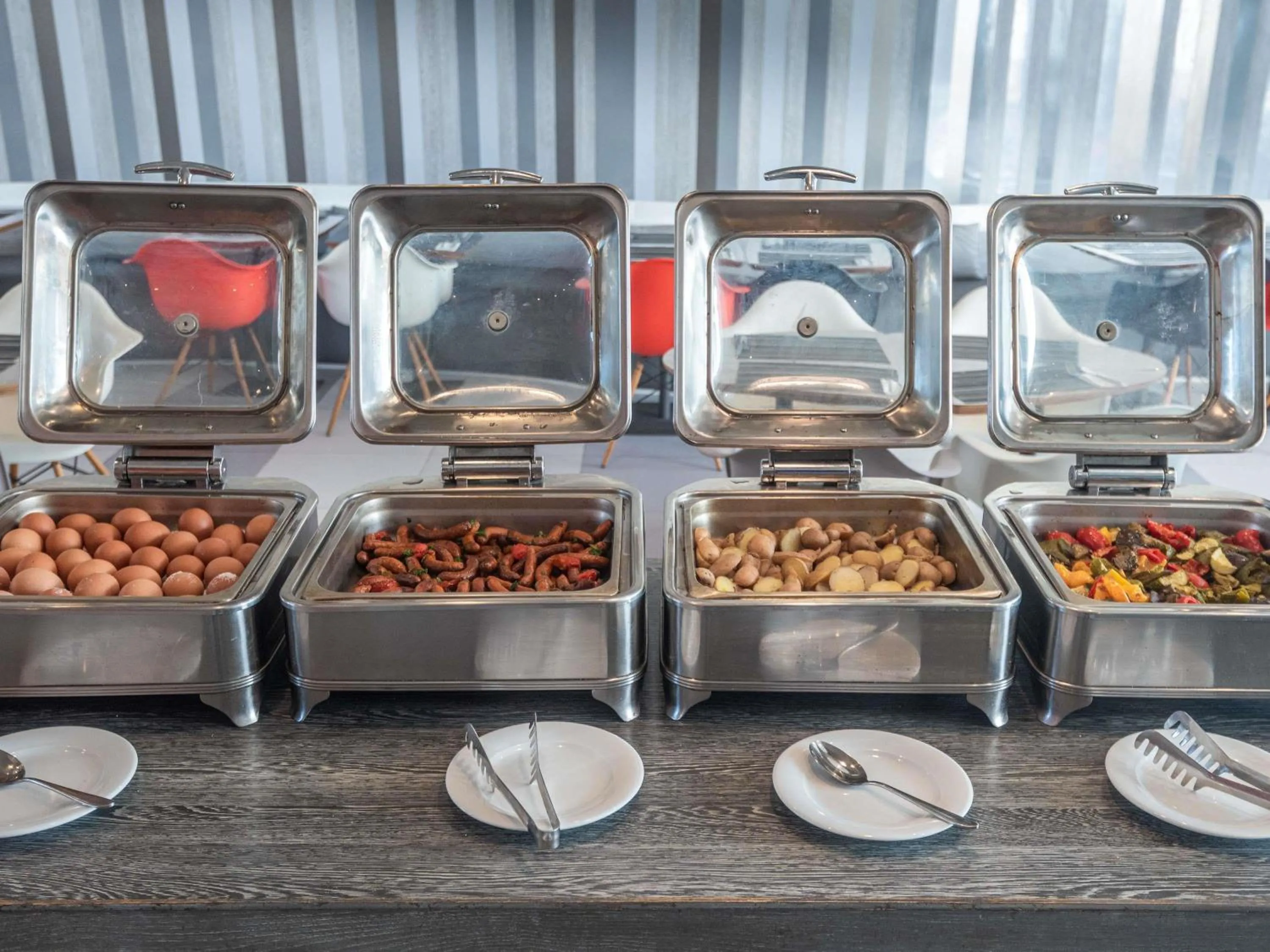 Breakfast in Ibis Casa Voyageurs