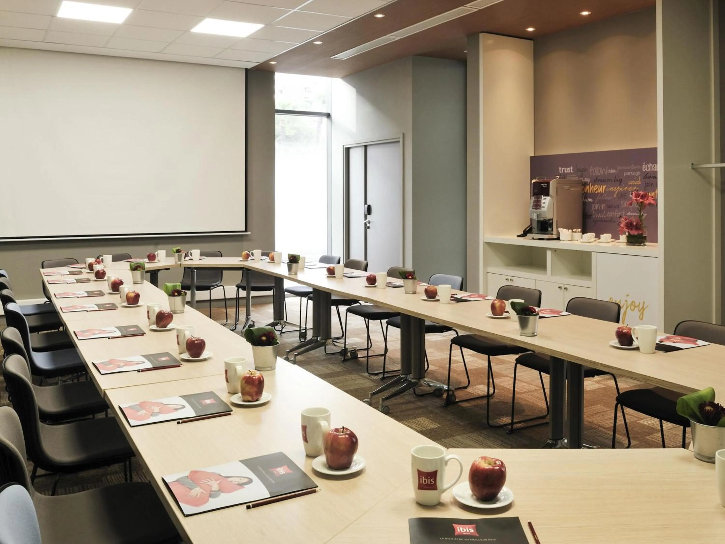 Meeting/conference room in Ibis Casa Voyageurs