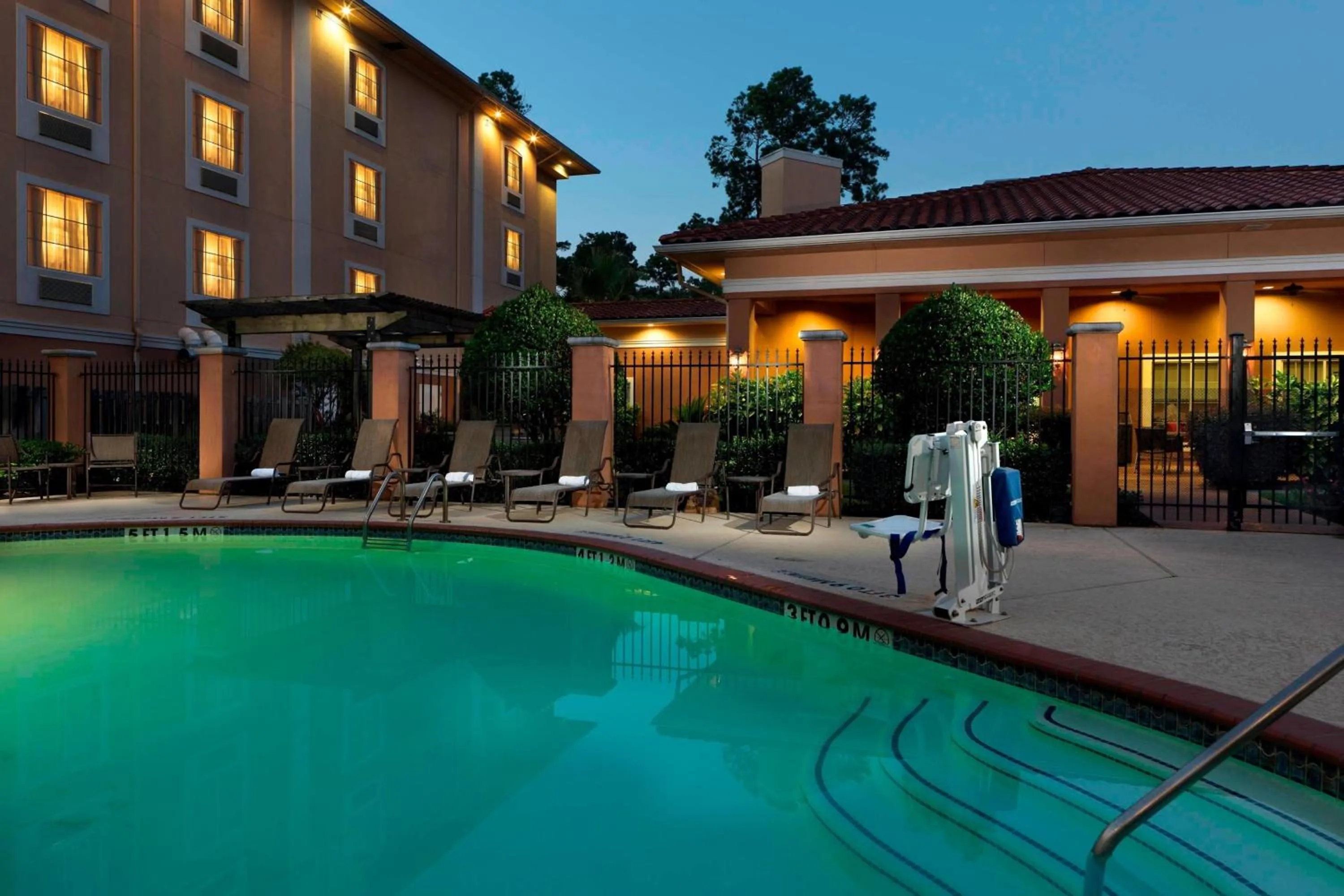 Swimming pool in TownePlace Suites Houston Intercontinental Airport