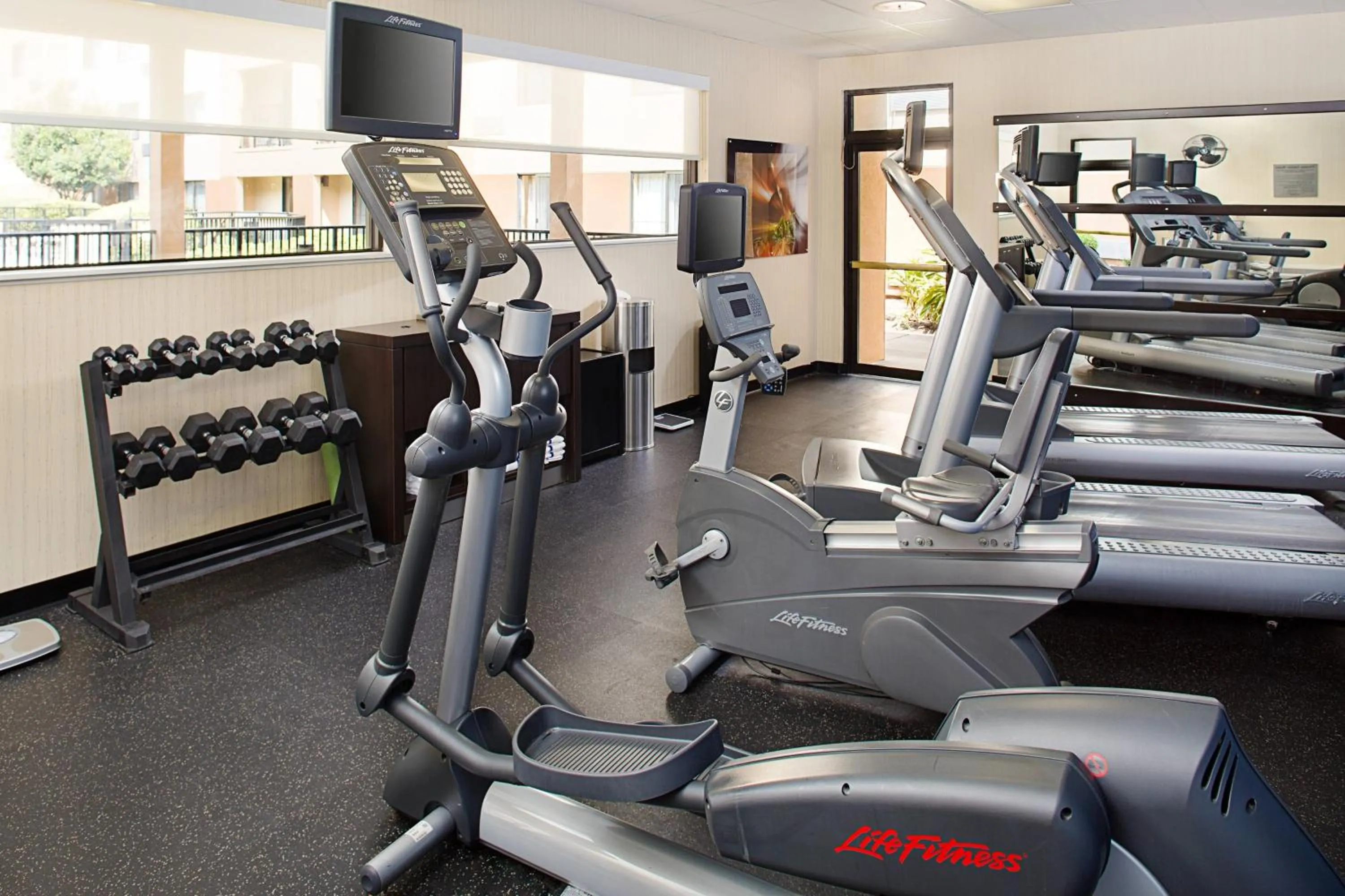 Fitness centre/facilities in Courtyard Houston Westchase