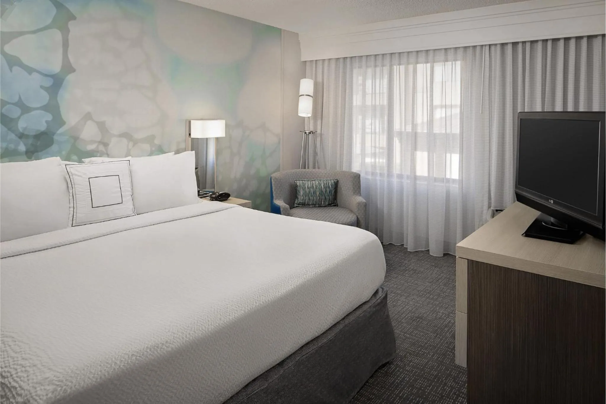 Bed in Courtyard Houston Westchase