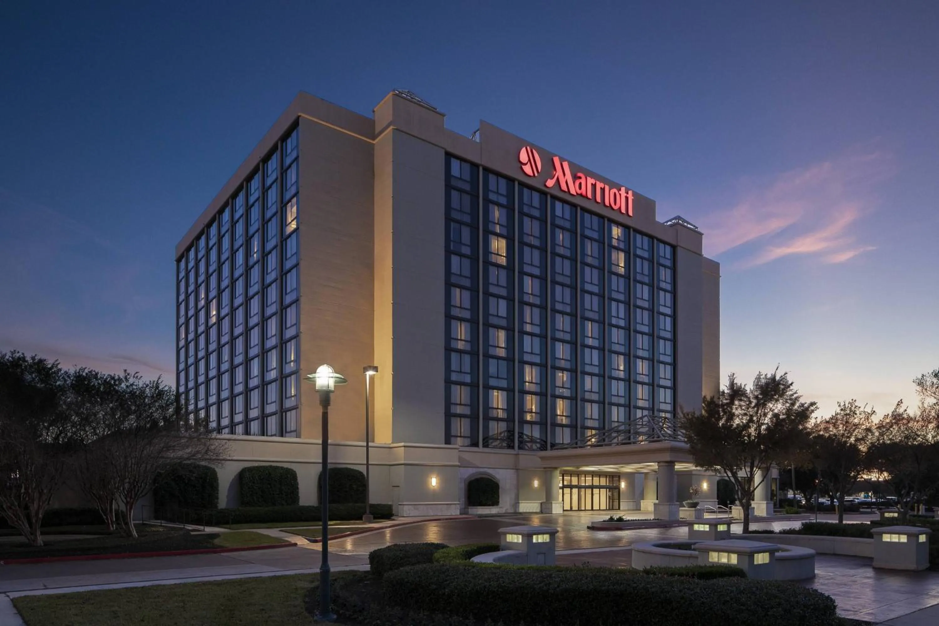 Property building in Houston Marriott South at Hobby Airport