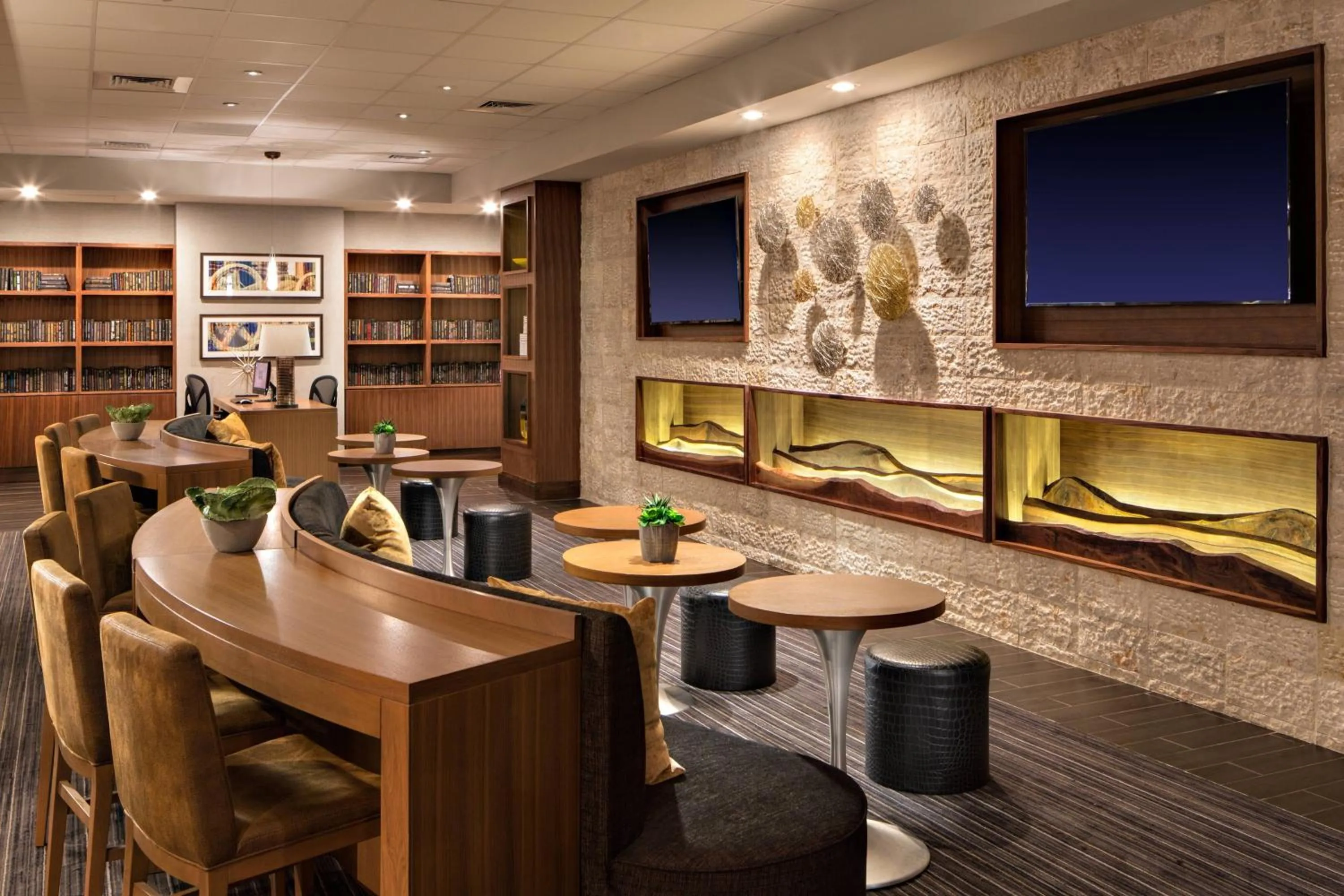Lounge or bar in Houston Marriott South at Hobby Airport