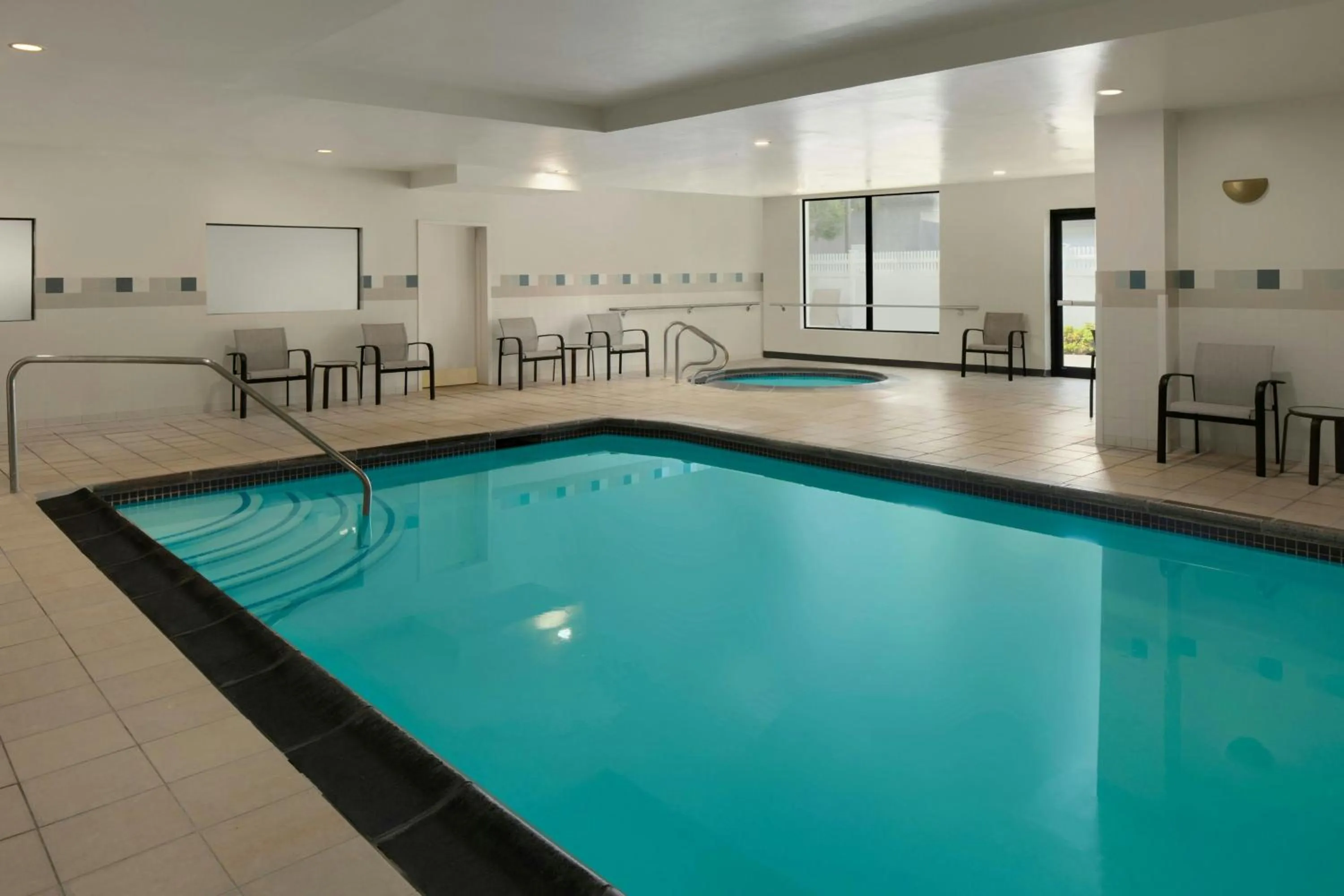 Swimming pool in Courtyard Long Island MacArthur Airport