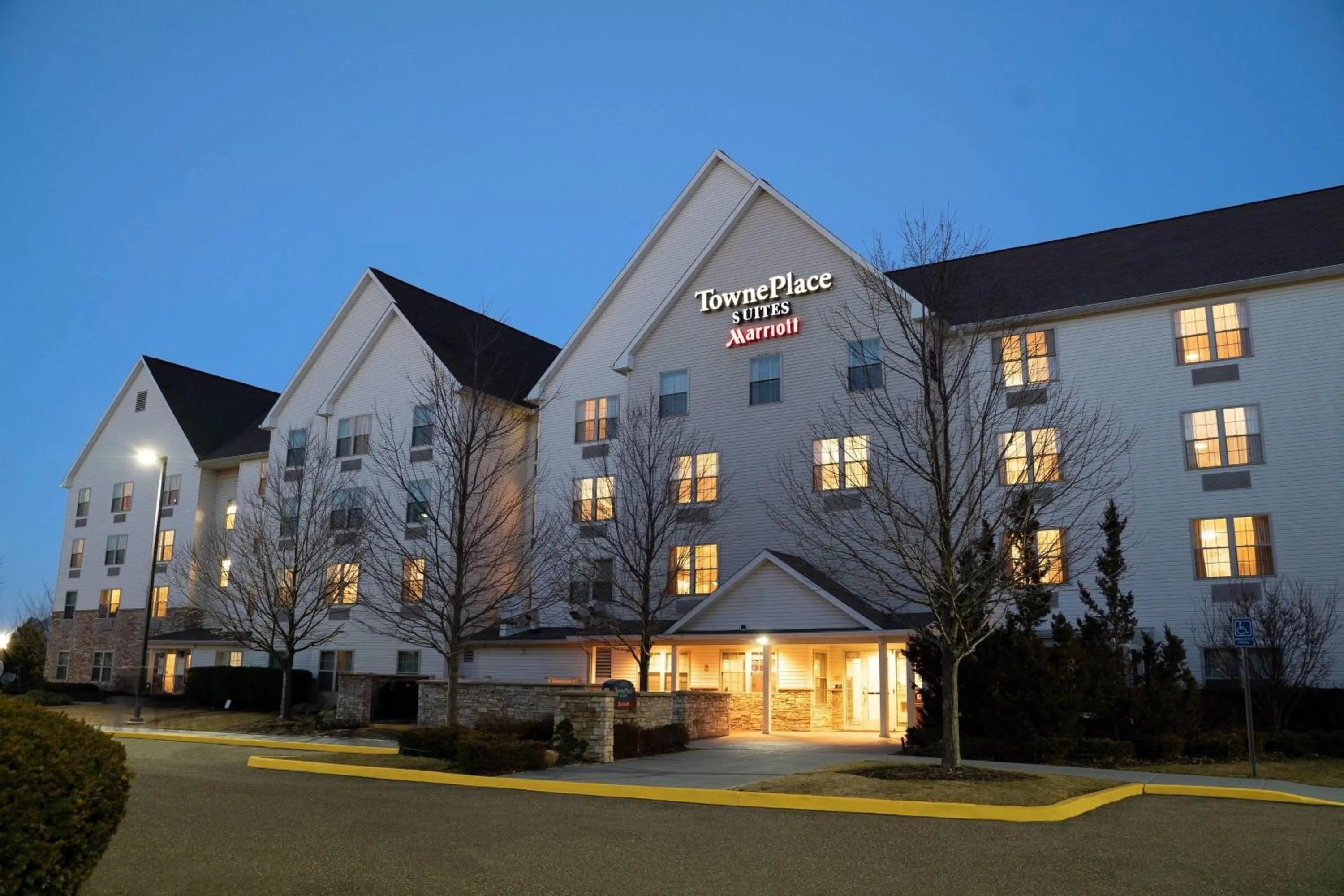 Property building in TownePlace Suites Republic Airport Long Island Farmingdale