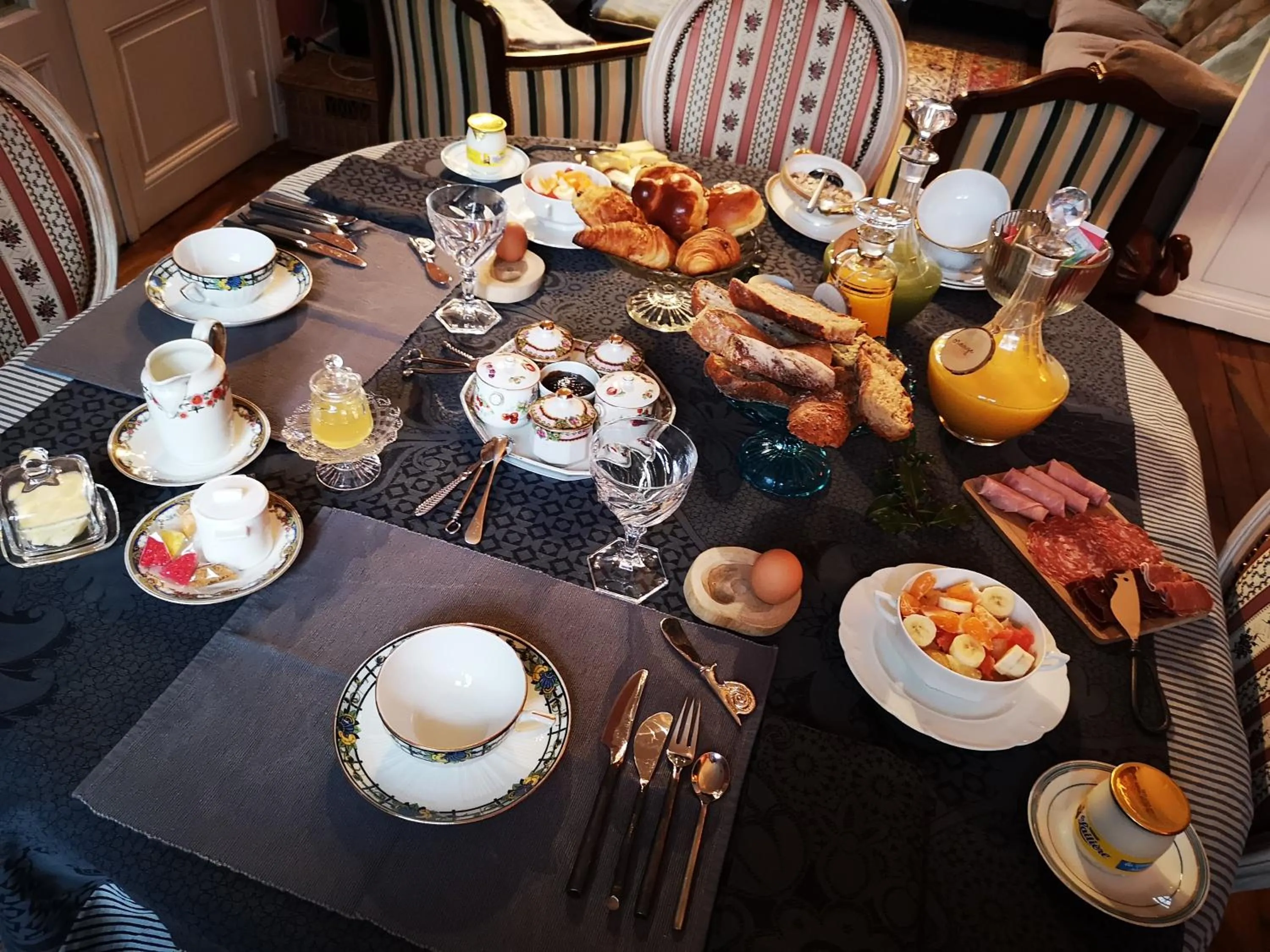 Continental breakfast in Villa le Cloky