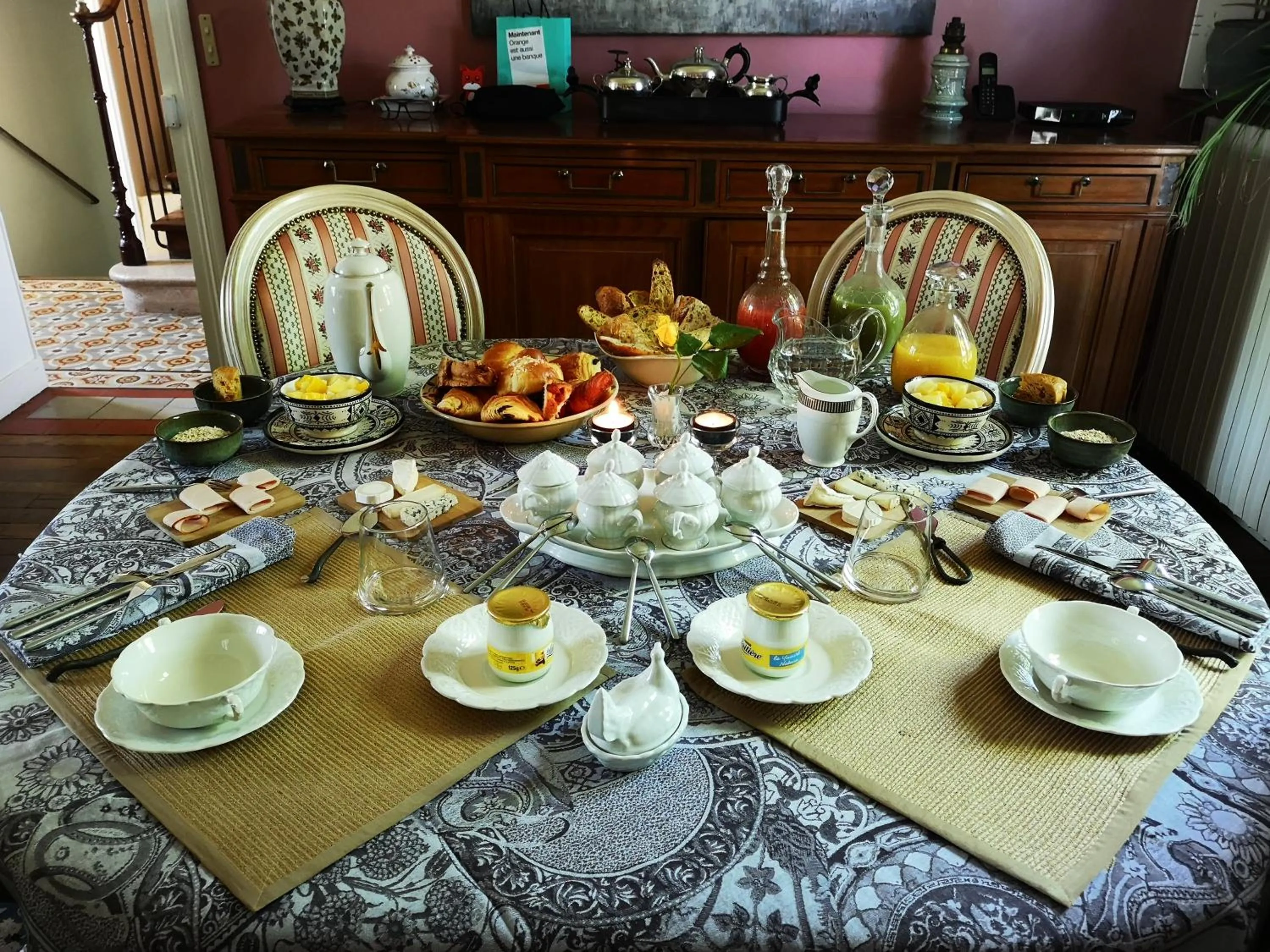 Food and drinks in Villa le Cloky