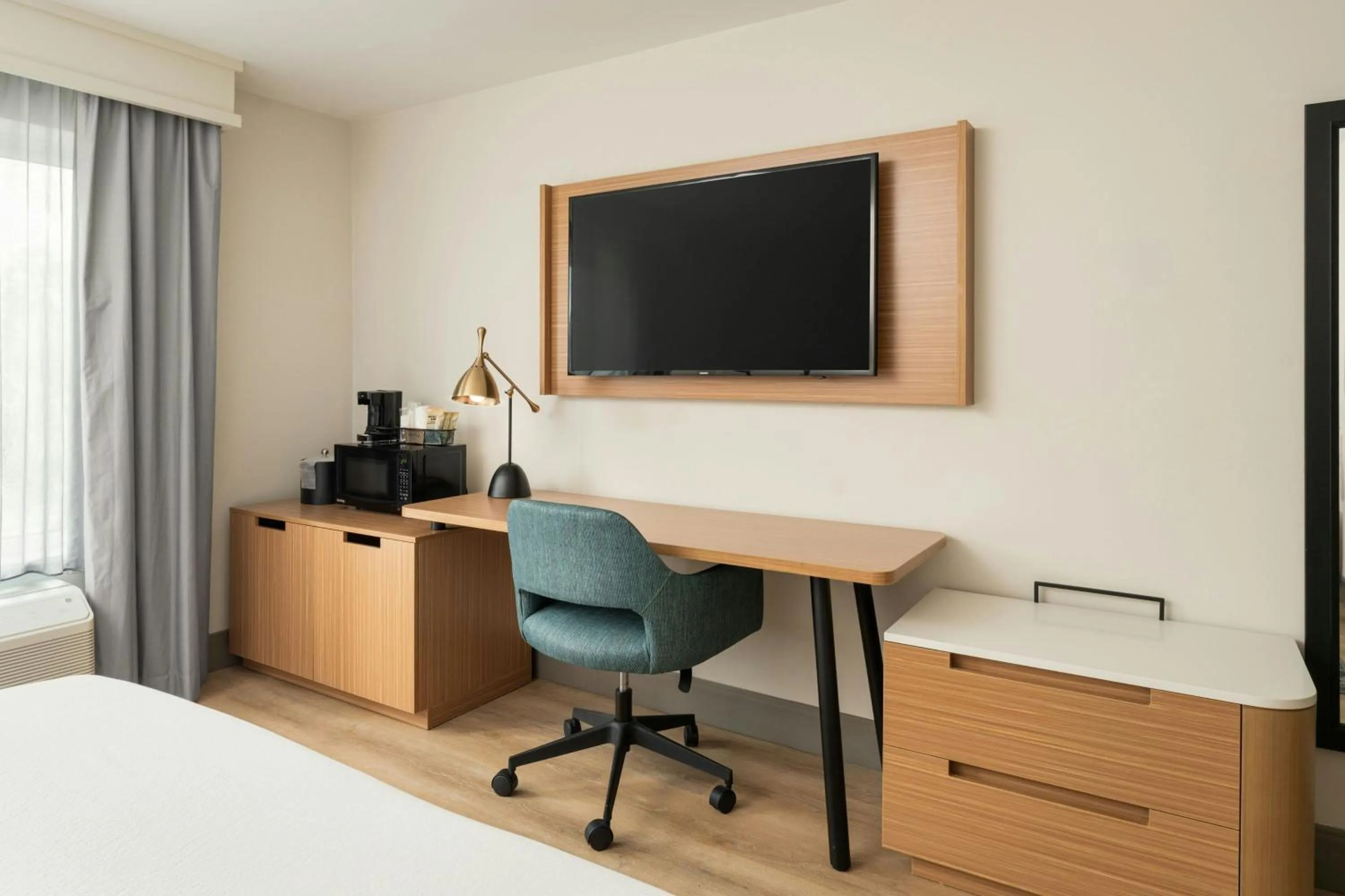 Photo of the whole room, Bed in Fairfield Inn & Suites Jacksonville Butler Boulevard