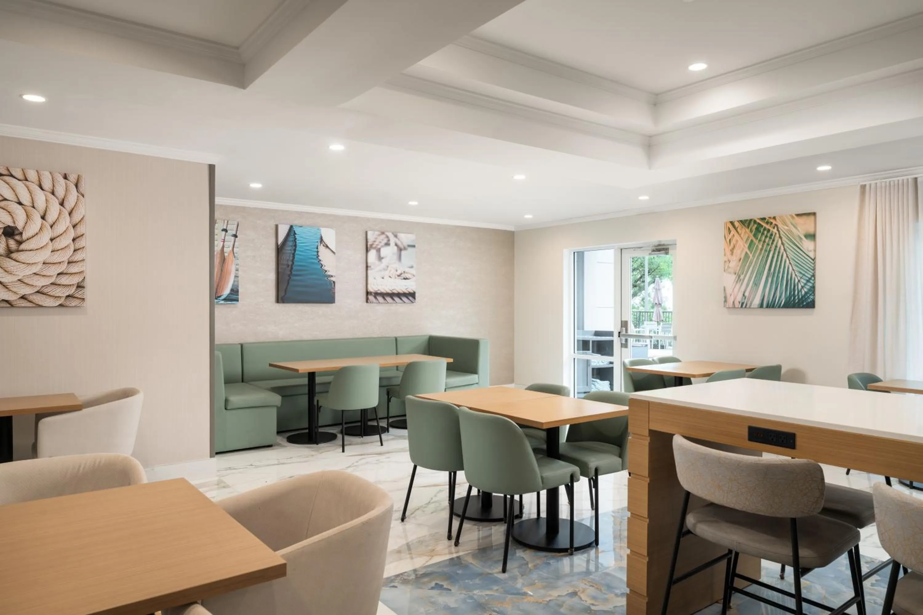 Dining area in Fairfield Inn & Suites Jacksonville Butler Boulevard