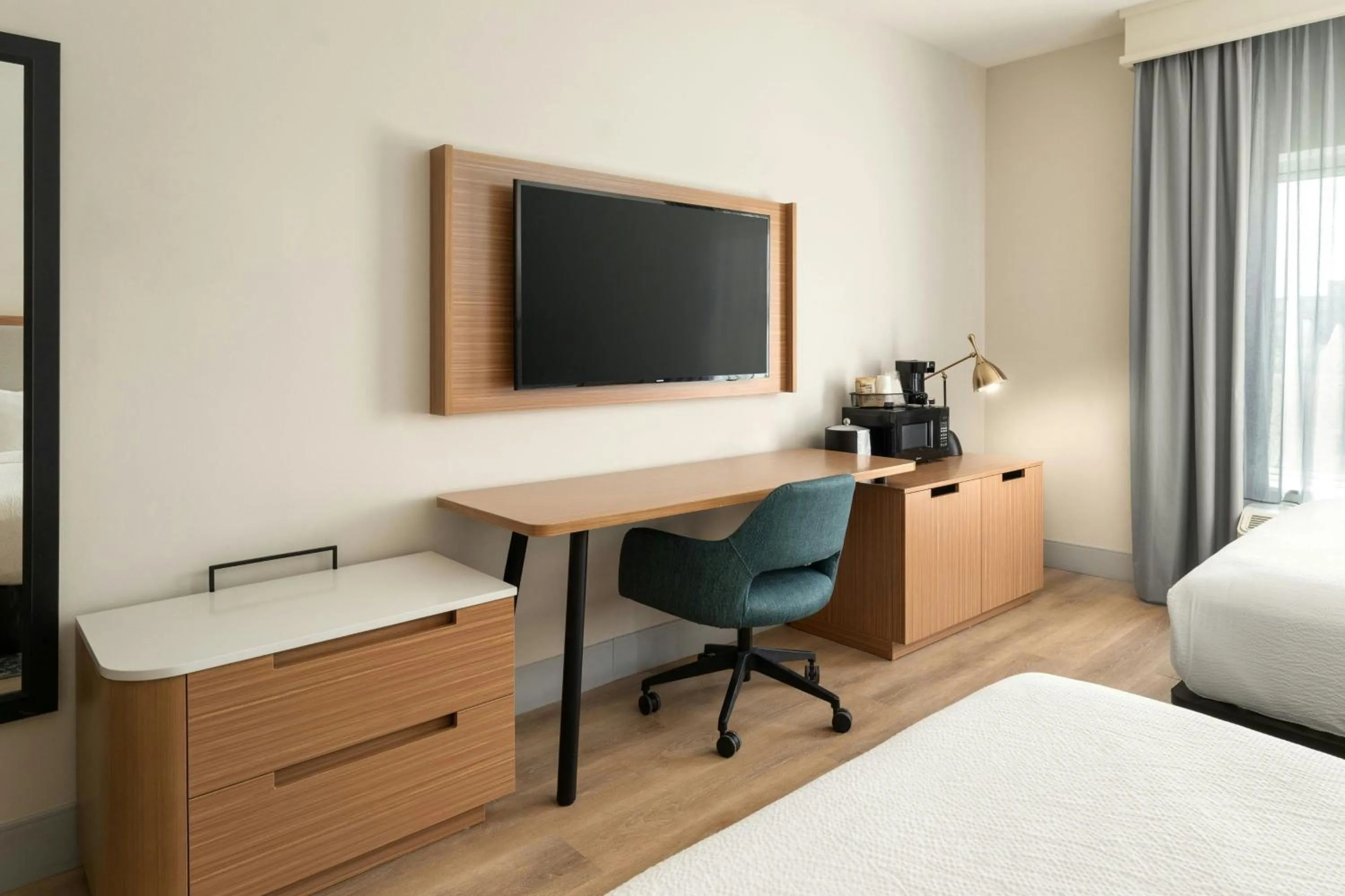 Photo of the whole room, Bed in Fairfield Inn & Suites Jacksonville Butler Boulevard