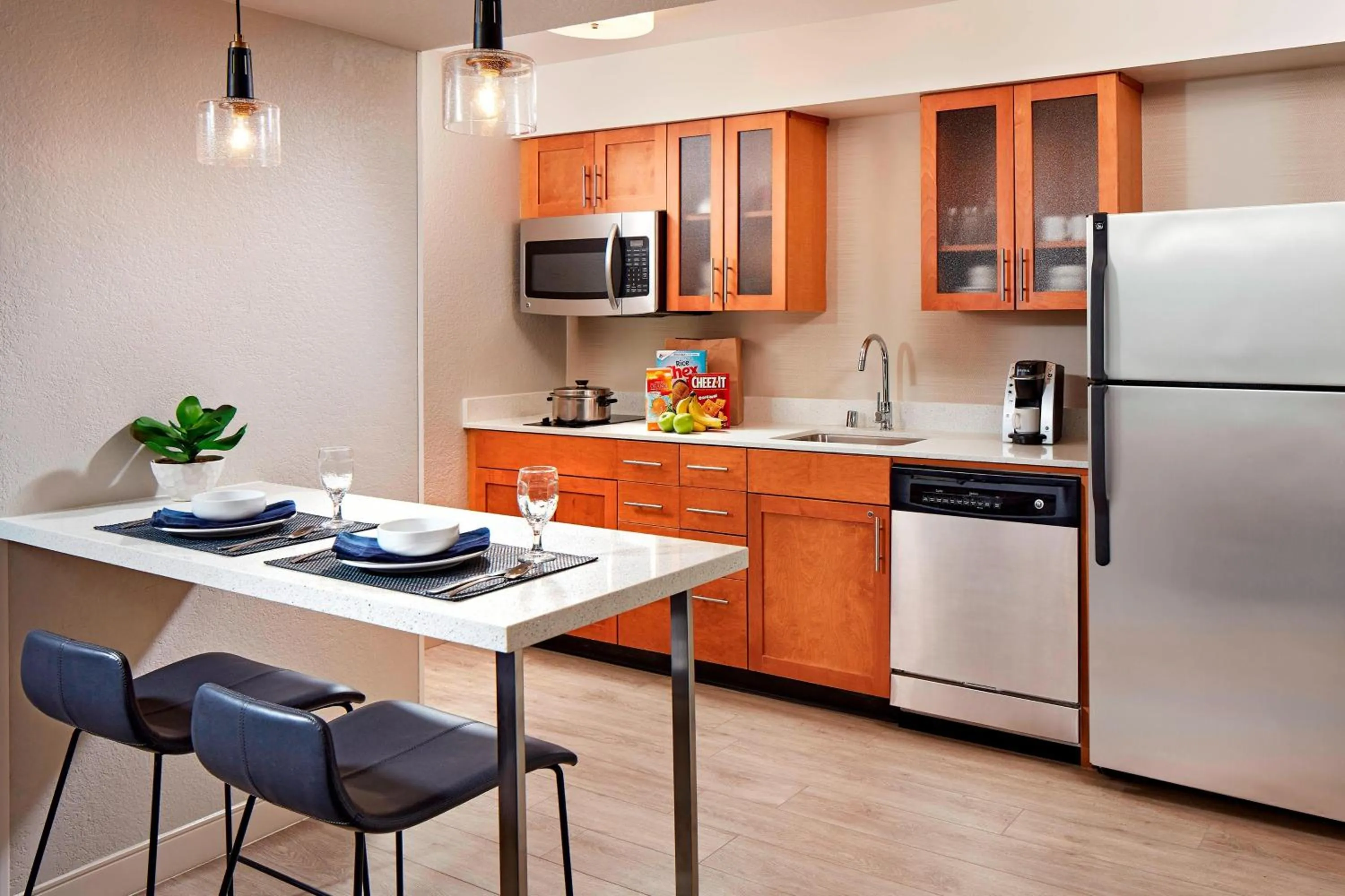 Kitchen or kitchenette in Residence Inn Los Angeles LAX/Manhattan Beach